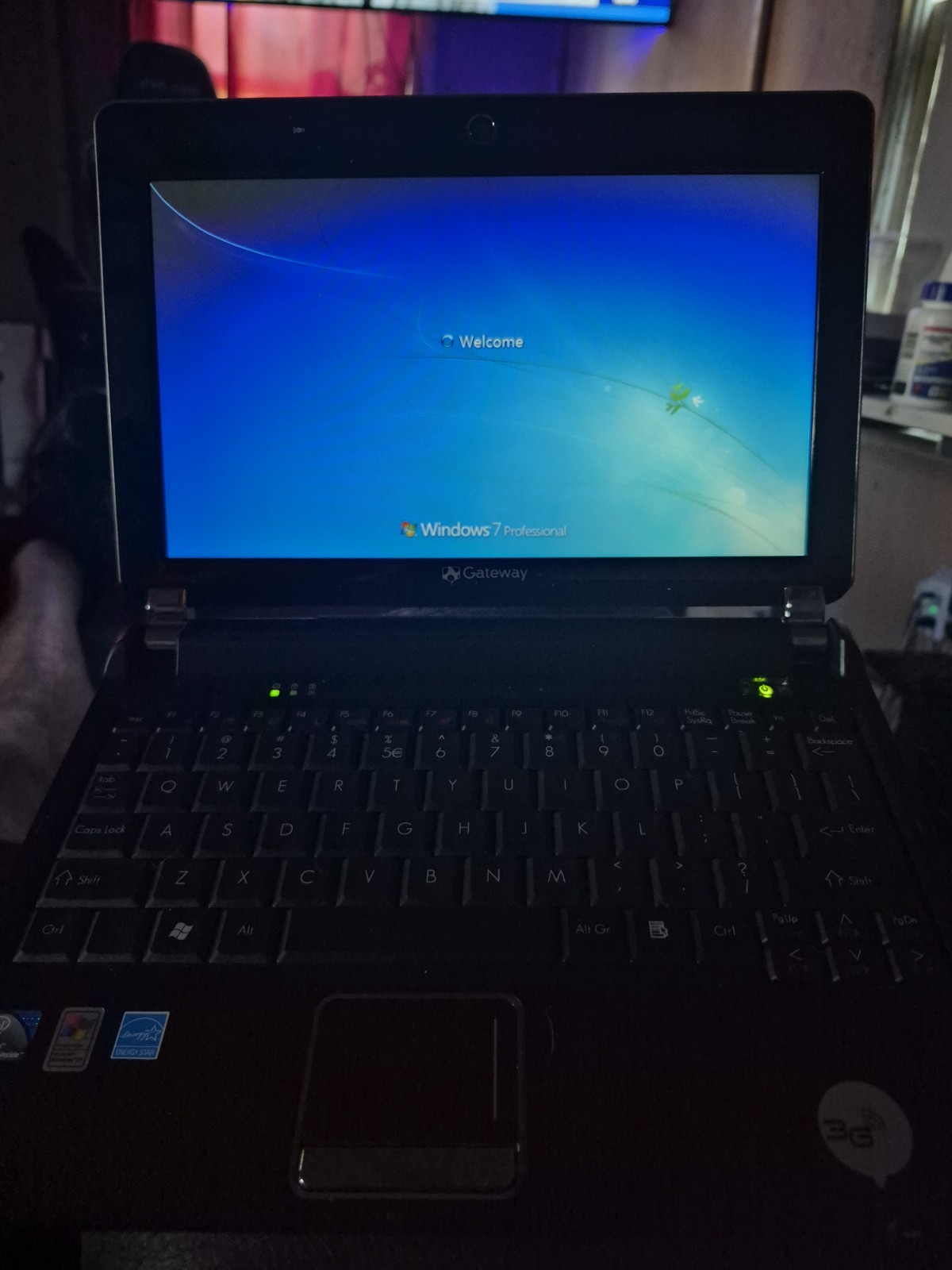 Gateway KAV60 Retro Mini Gaming Laptop Intel Atom 1.60GHz 1GB Win 7, no charger