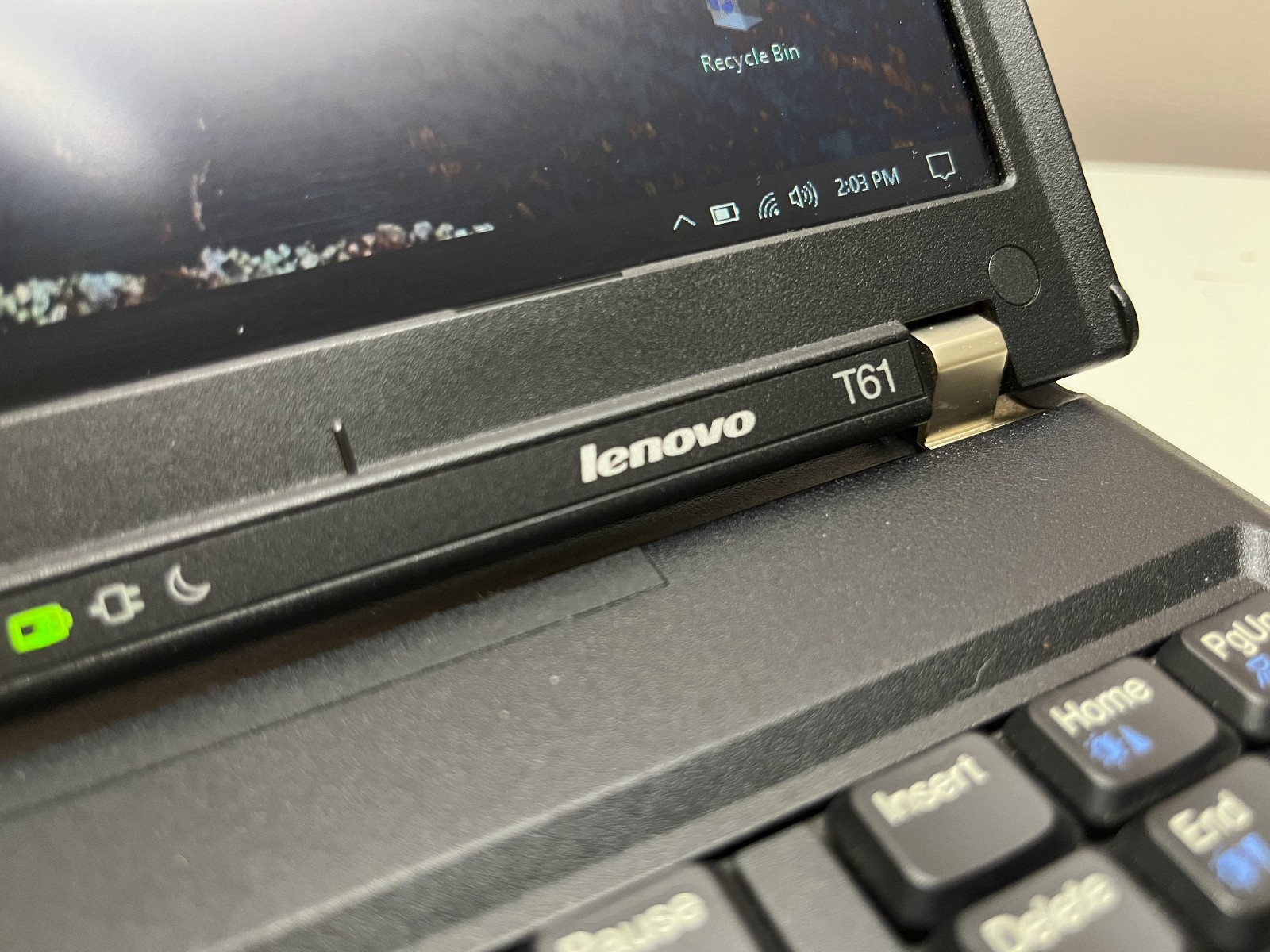 Vintage IBM Lenovo ThinkPad T61 14.1″ 4:3 SXGA+ Intel Core 2 Duo Retro Laptop