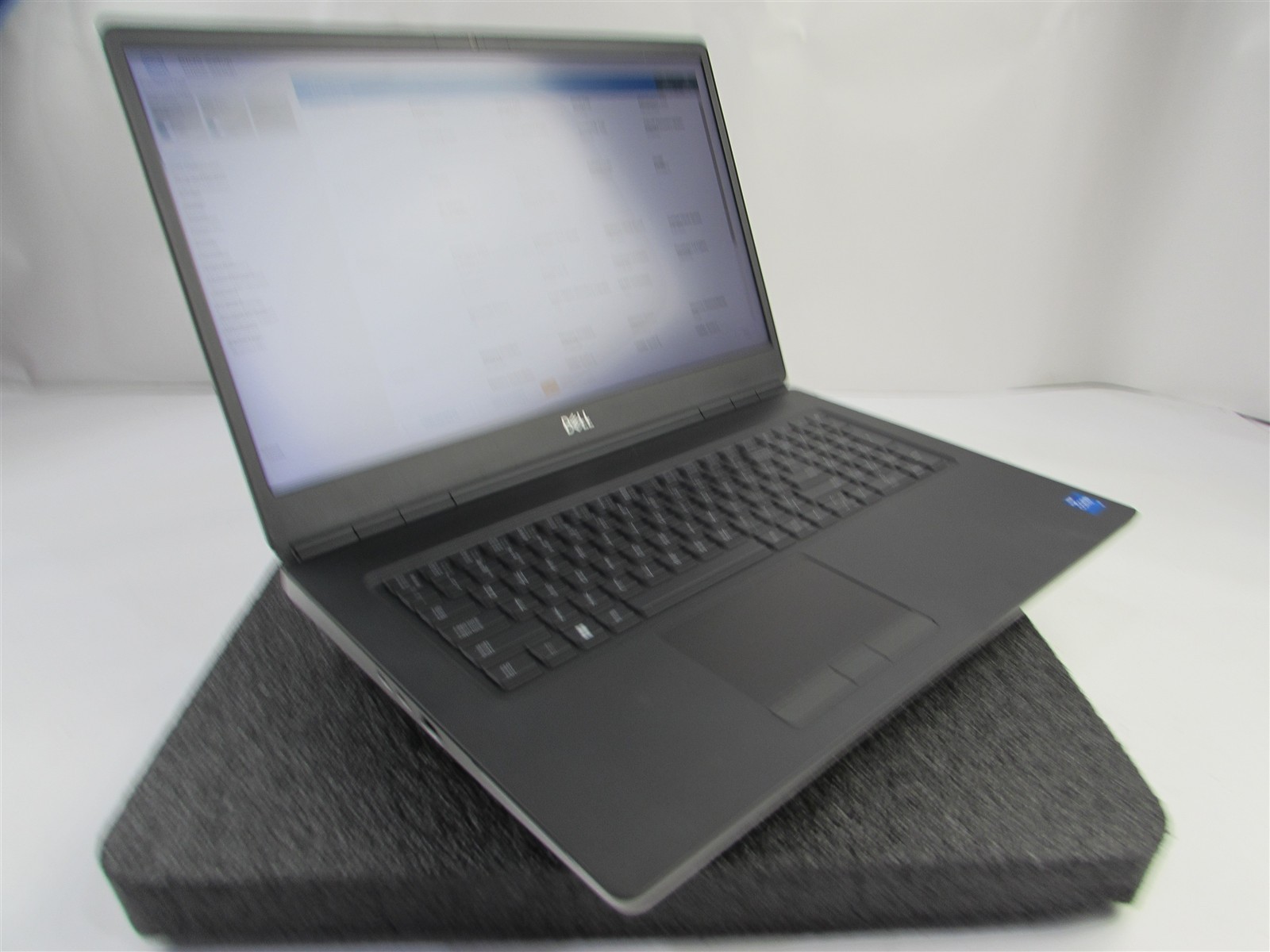 DELL PRECISION 7760 1920X1080 I7-11850H 1TB 32GB NVIDIA RTX A4000 WIN 11 PRO