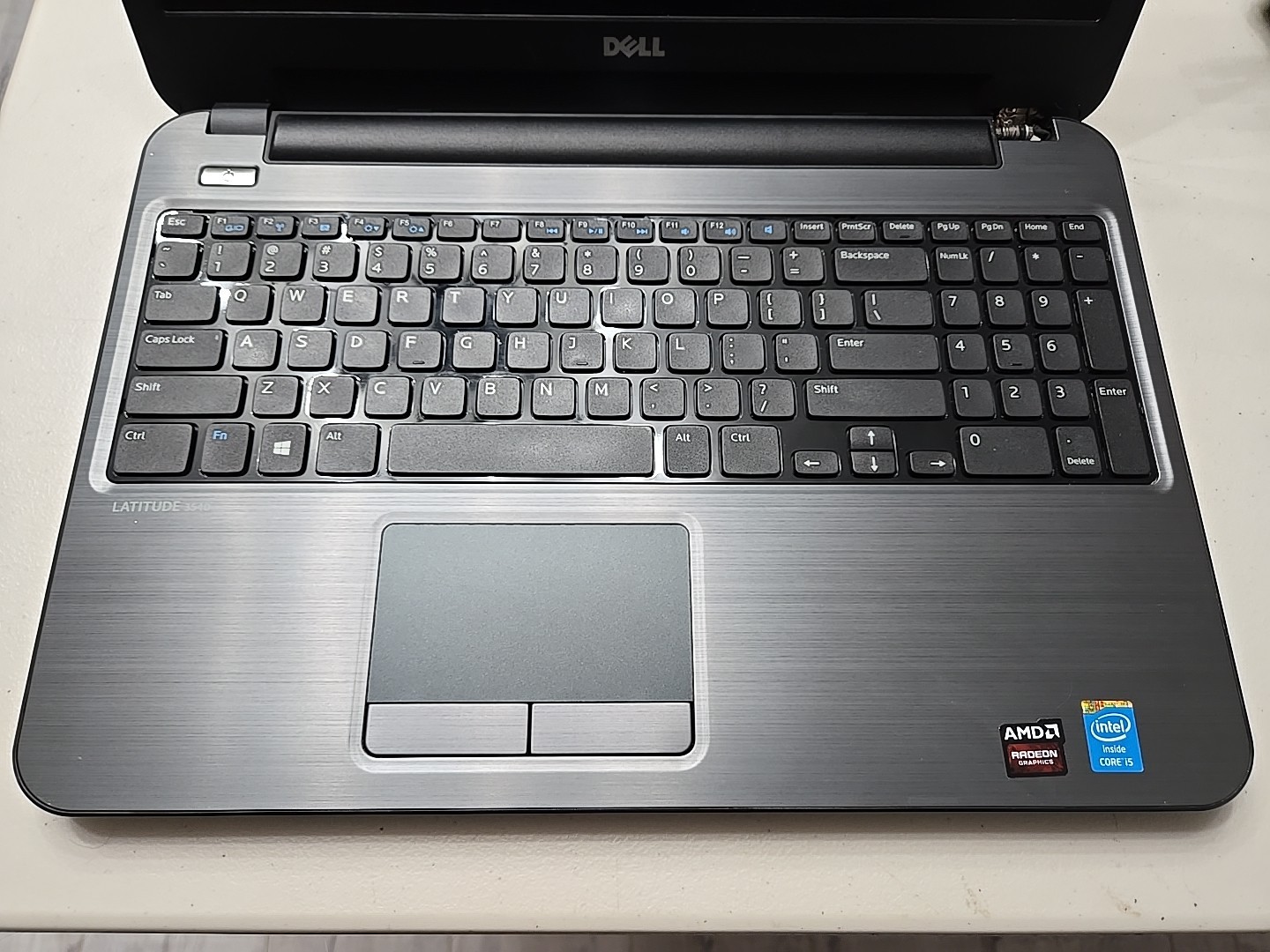 Dell Latitude 3540 15.6″ With Charger 4GB