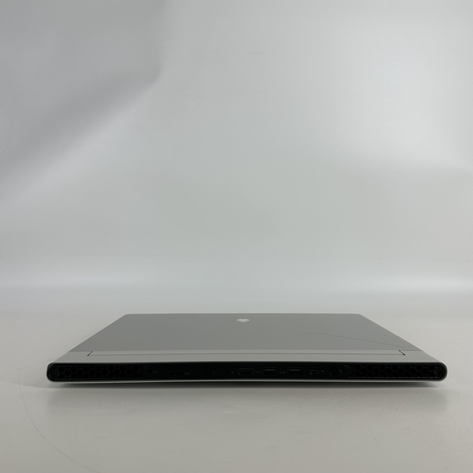 Alienware X16 R2 240Hz QHD+ 2.5 GHz Ultra 9 185H 32GB 4TB SSD RTX 4090 Very Good