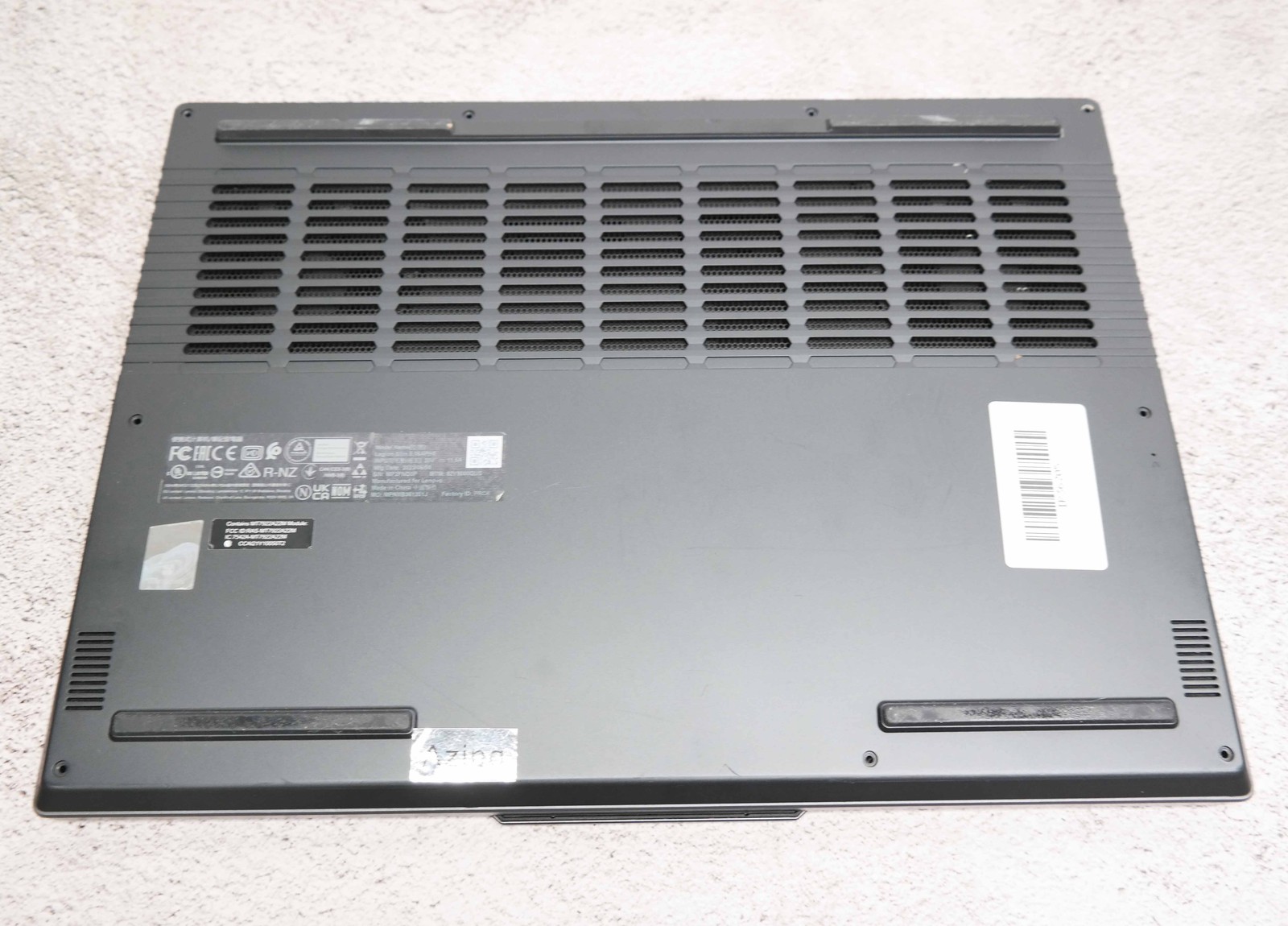 Lenovo Legion Slim 5 16APH8 Ryzen 5 7640HS BROKEN