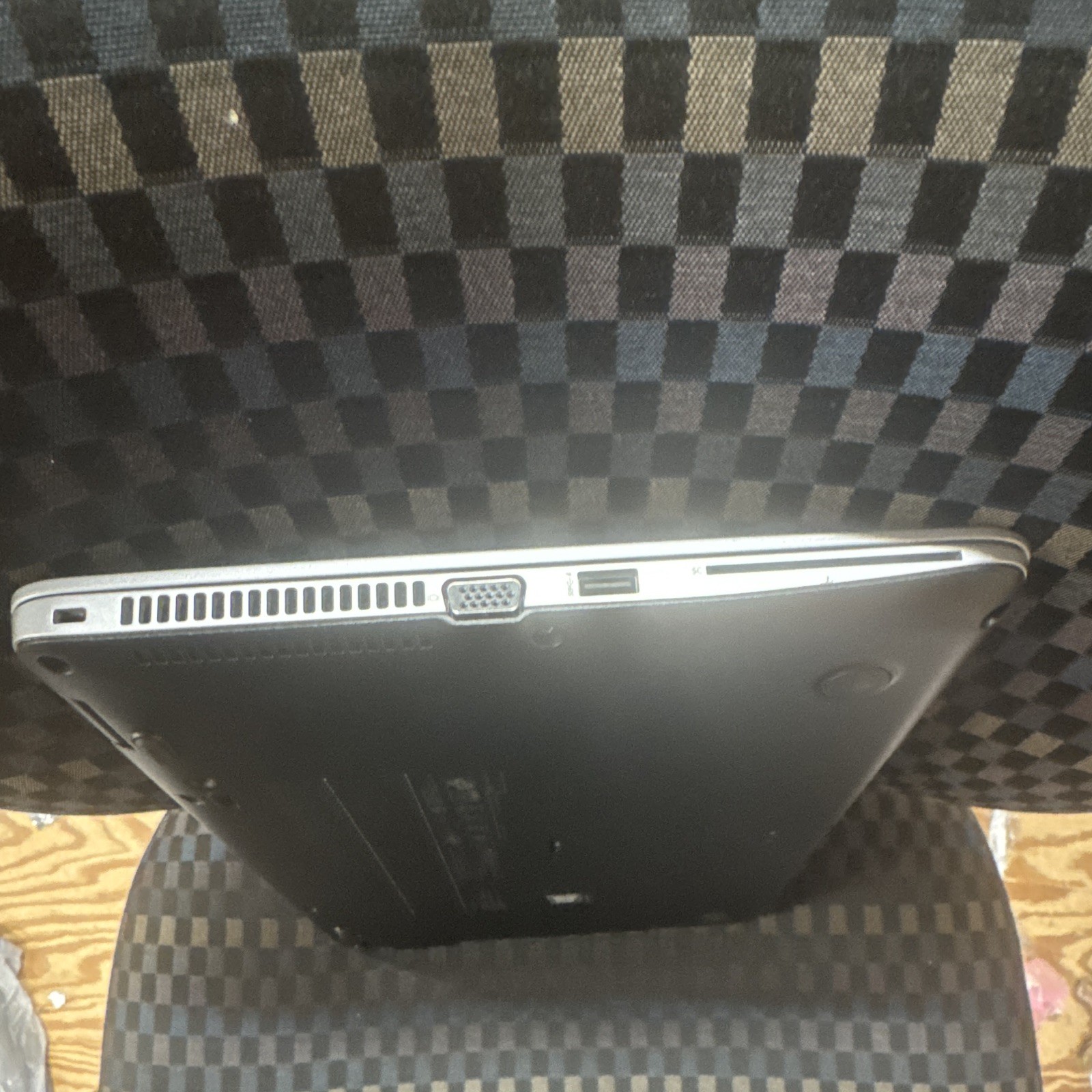 HP EliteBook 840 G4 14″ i5-7600U 2.80GHz 8GB 128GB SSD Win 10 Pro Silver