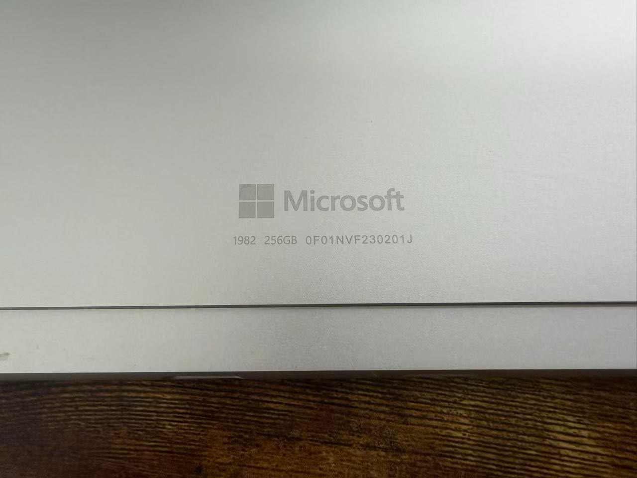 Microsoft Surface Pro 8 1982 13″ Touch /Cracked Screen