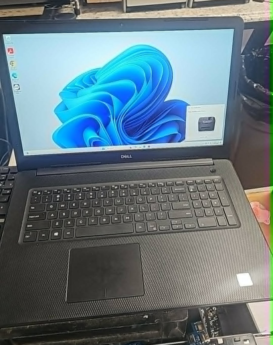 DELL Inspiron 3793 17″ Screen FHD i7-1065G7 32GB DDR4 WiFi BT 512GB SSD & 1TB HD