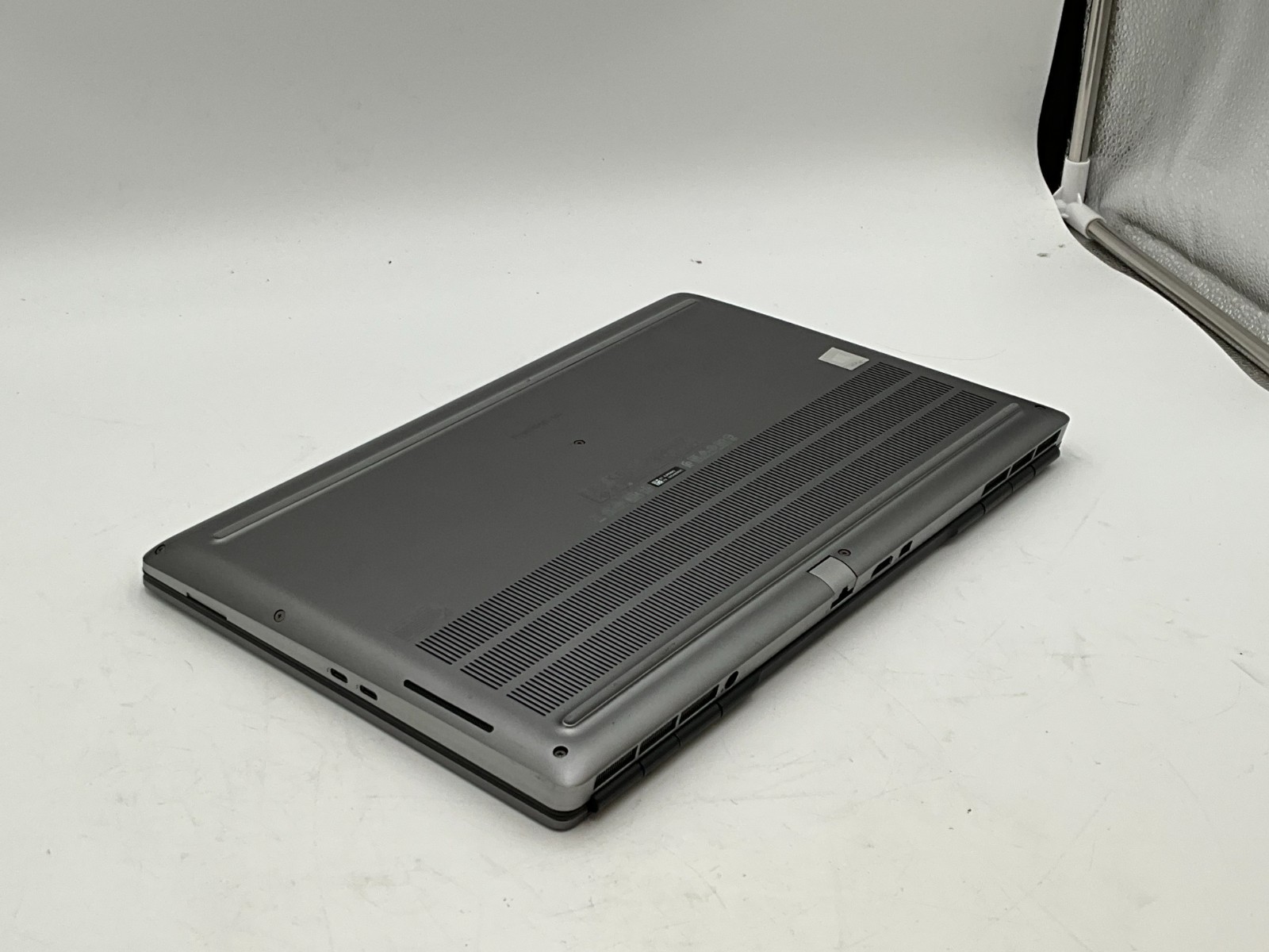 DELL Precision 7560 i7-11850H 2.50g 32GB 1TB T1200 15.6″ win11 LAPTOP 6JP64M3