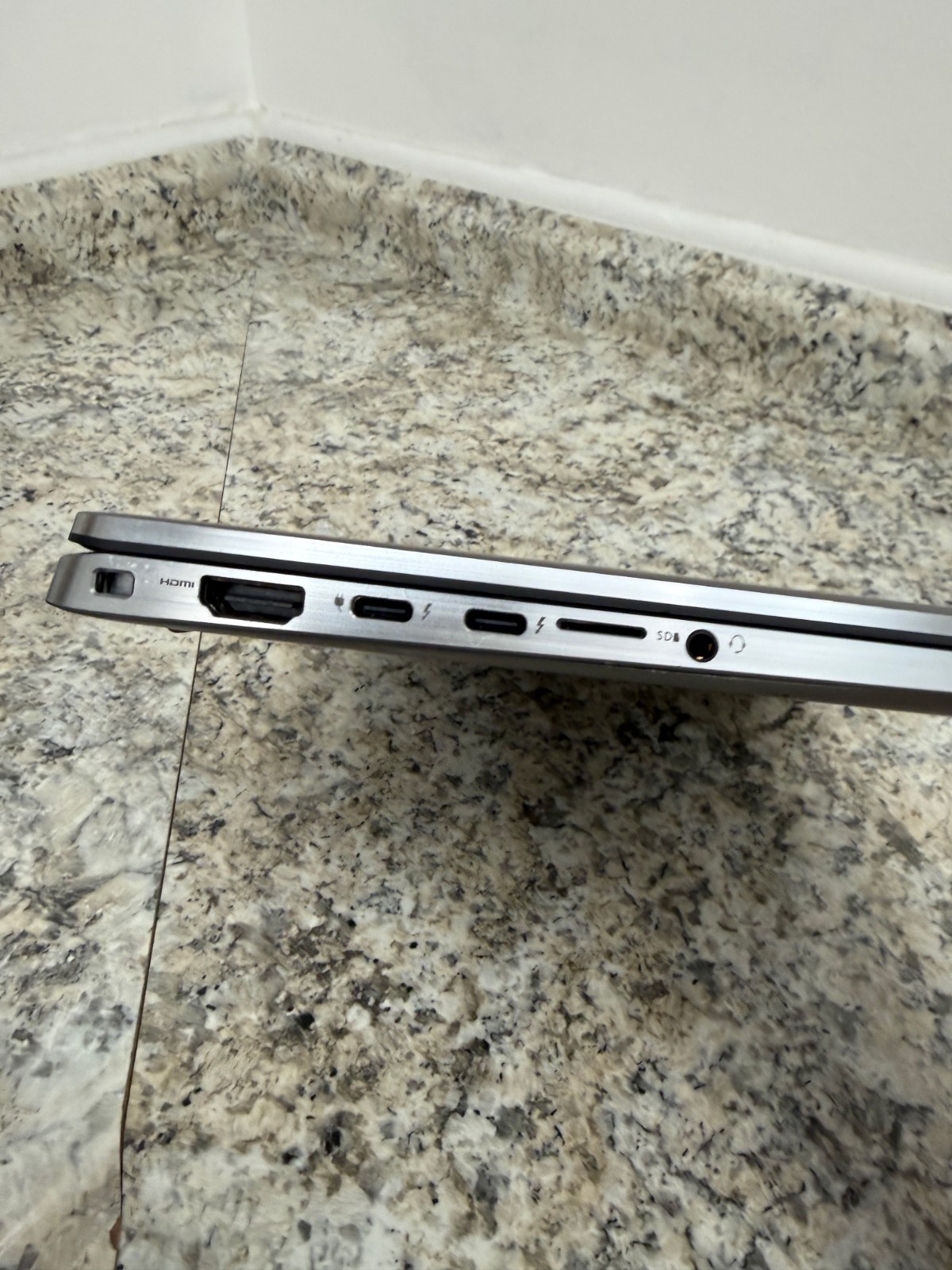Dell Latitude 9420 14″ (256 GB SSD, Intel Core i7 11th Gen., 4.80 GHz, 32 GB)