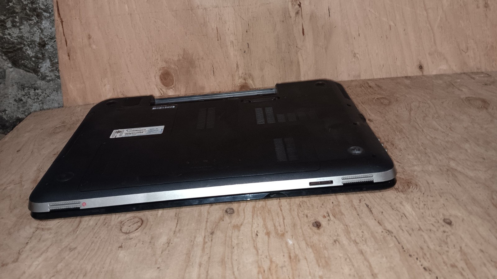 HP Pavilion DV7-6B55DX Laptop Intel core i5-2430M @2.40 GHz 17.3″ LCD Screen P/R