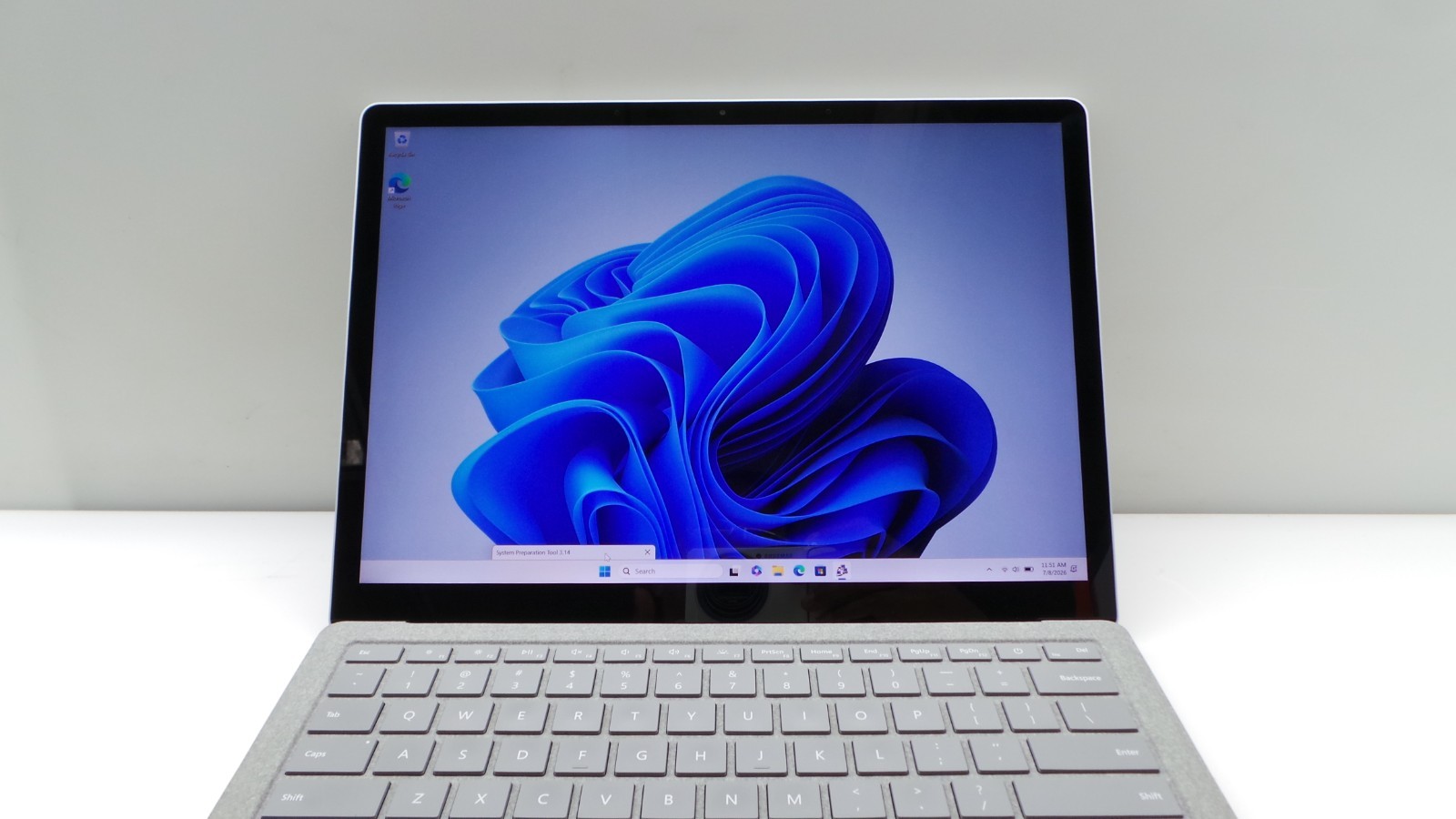 Microsoft Surface Laptop 2 | 13.5″ Touch | i7-8650U 16GB RAM 512GB SSD **READ**