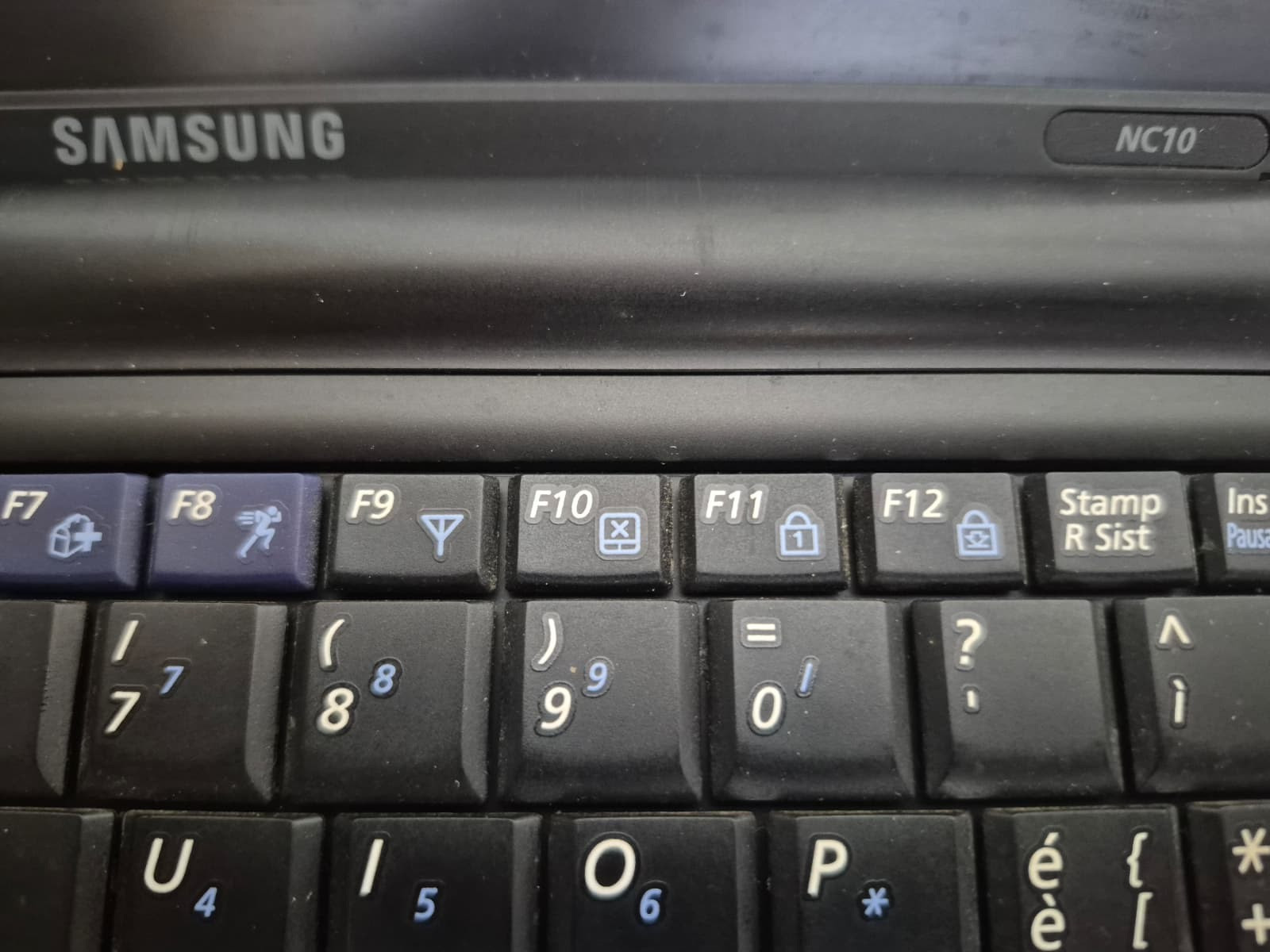 Samsung NC10 Netbook Black Defective Keyboard No Charger XP