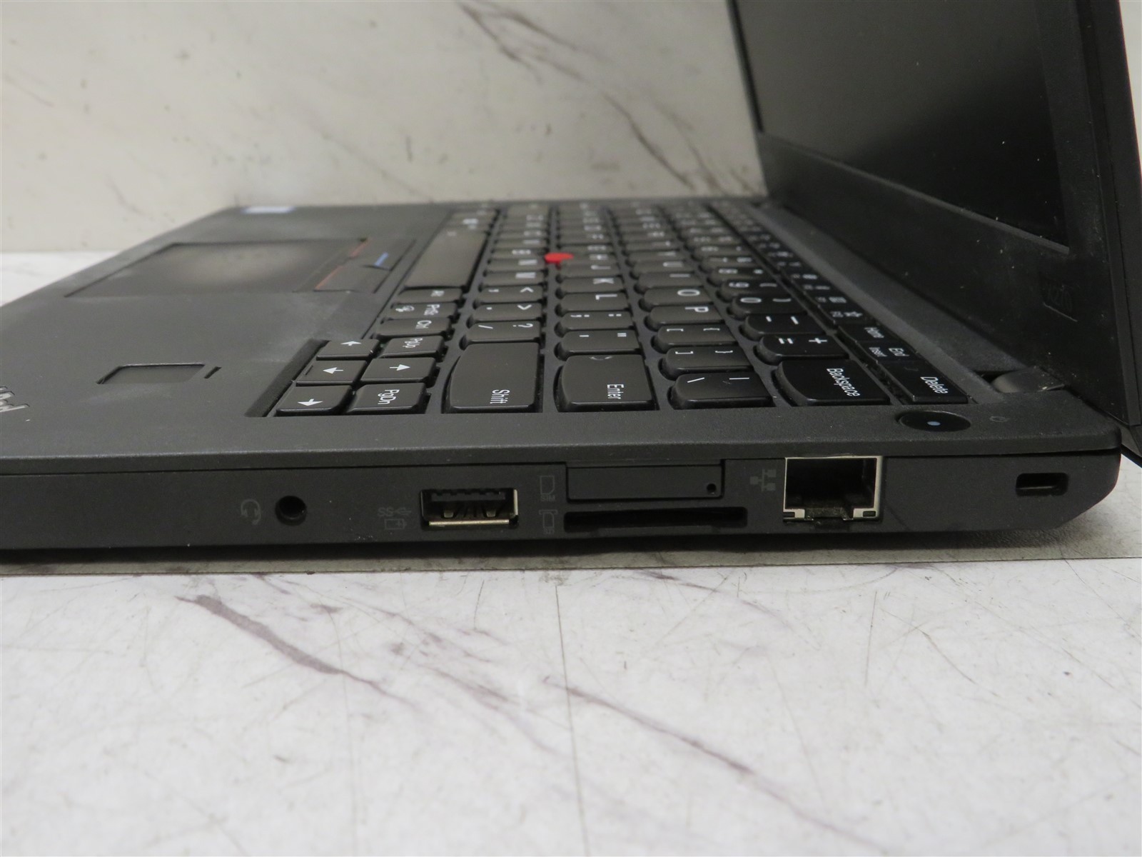 Lenovo ThinkPad X270 Intel Core i5-6300u @ 2.40GHz 8GB RAM 12.5″ Laptop With AC