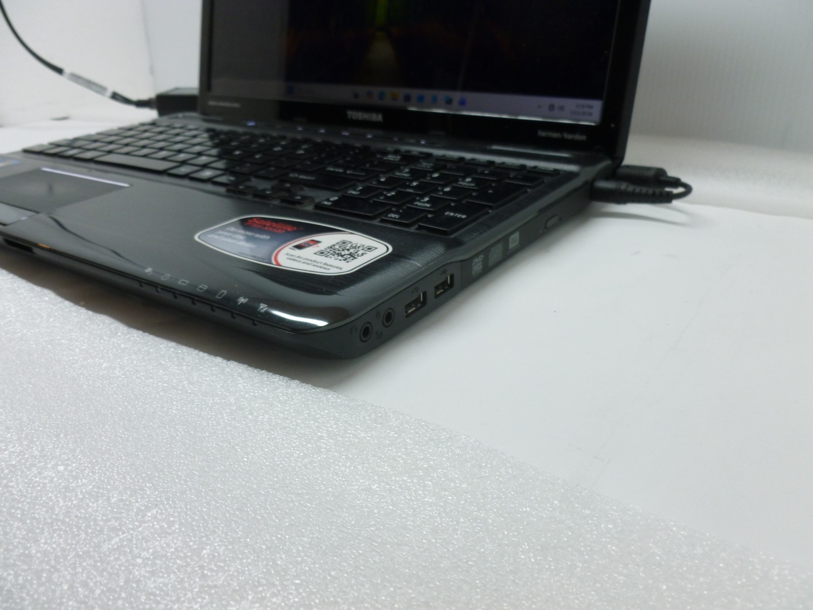 Toshiba Satellite P755 W11H 15.6″ Core i3 2330M 6g 120gb SSD WIFI AC no batt