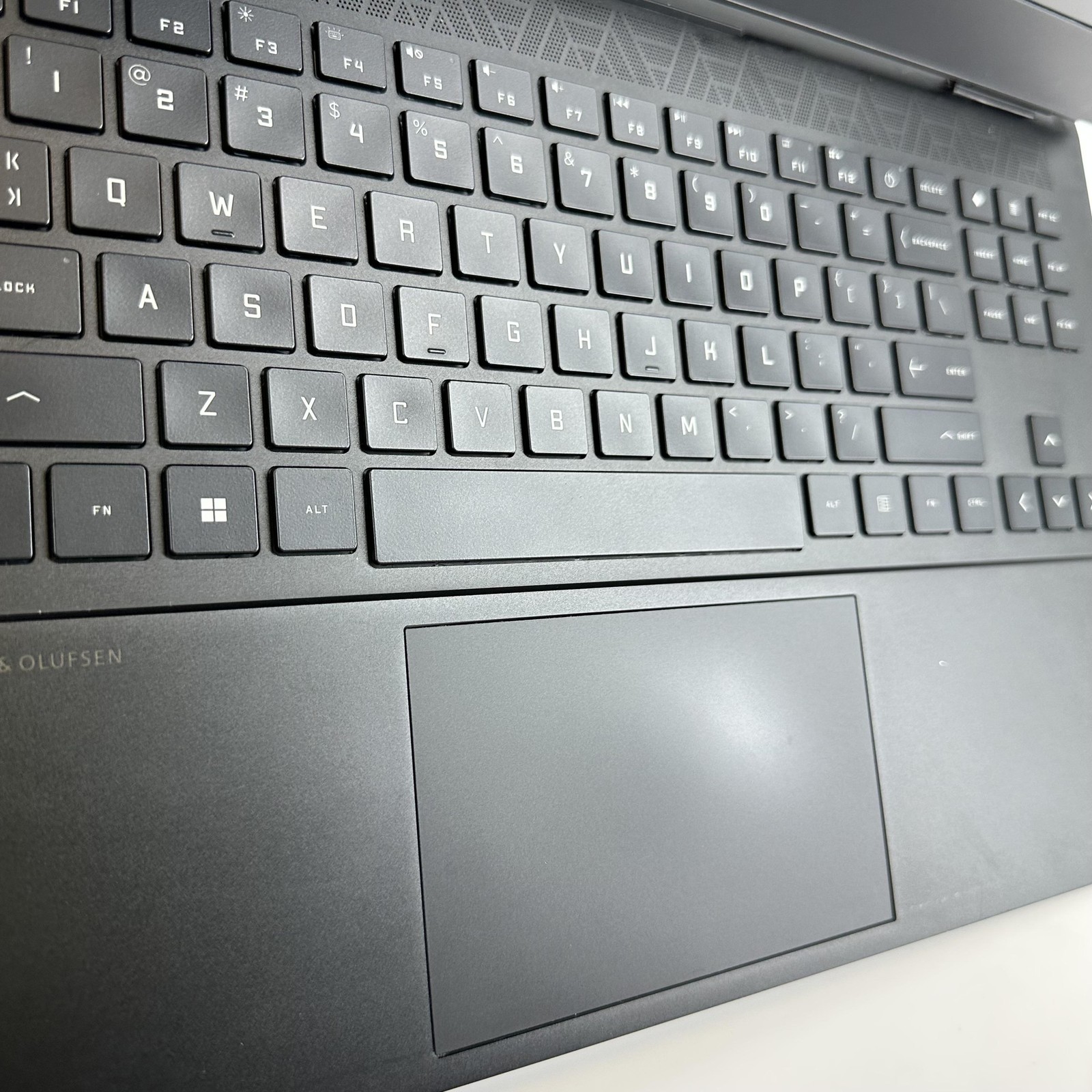 HP Omen 16 Black 144Hz FHD 2.3 GHz i7-12700H 32GB 1TB SSD RTX 3070 BAD SPEAKERS