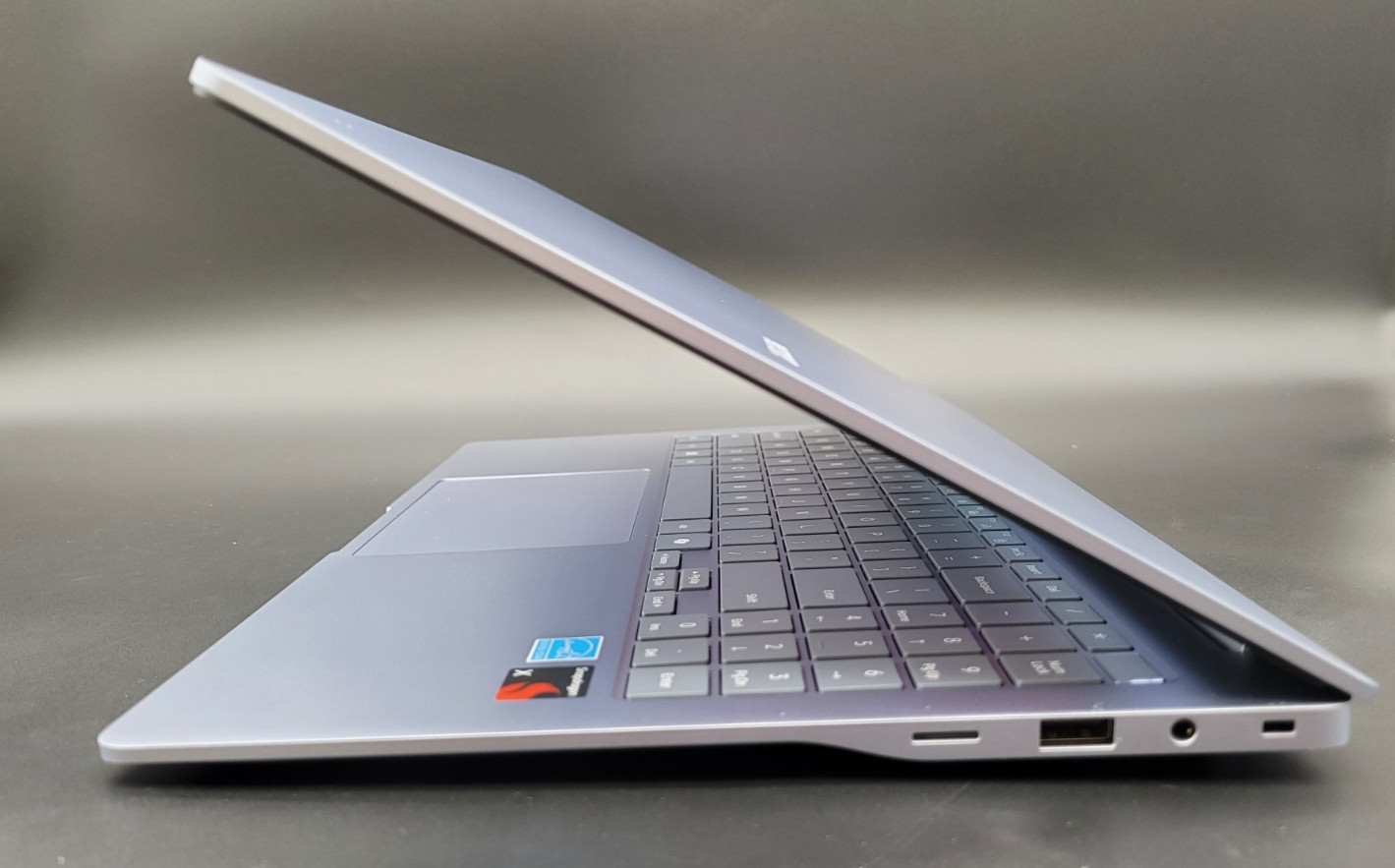 Samsung Galaxy Book4 Edge 15.6″ Snapdragon X 16GB RAM 512GB SSD Sapphire Blue