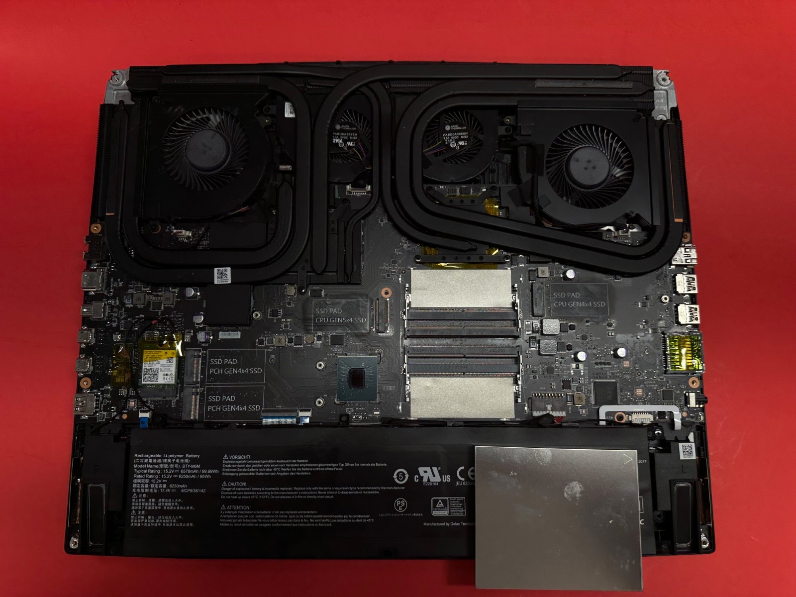 MSI Titan GT77HX Titan GT77HX – i9‑12900H No Drives – No Ram- Parts / Fix