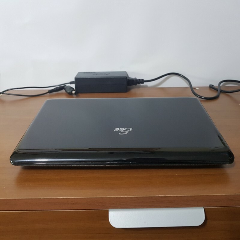 Asus eeepc 1005HA ATOM 18054 Small 10.1″ WINDOWS XP Laptop MINI PC Notebook