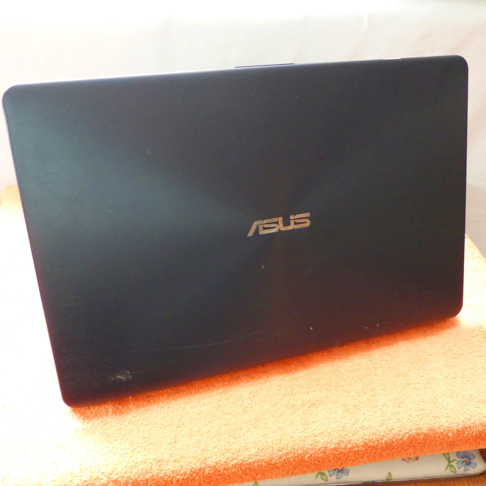 Asus F705 Vivobook UltraBook 17″ l SSD Windows 11 l Harman SOUND INTEL GOLD