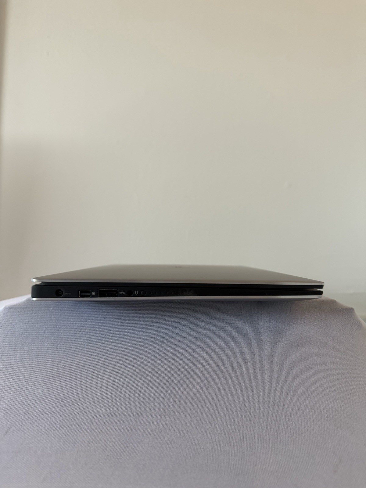 Dell XPS 13-9343 Laptop – Good Screen – Intel i5-5200U – RAM 8 GB – Read Des