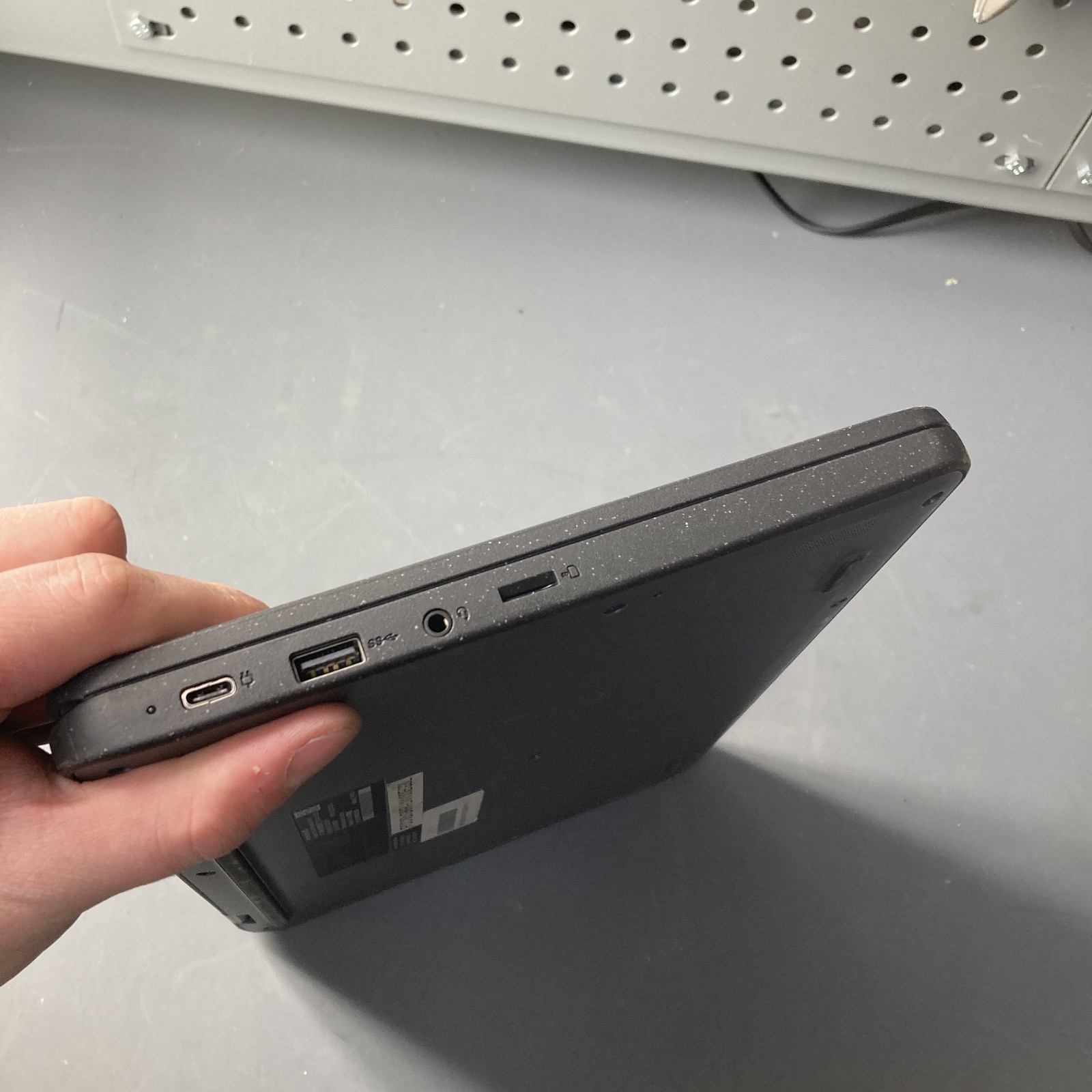 Lenovo 100e Chromebook Gen 3 11.6″ AMD 3015Ce w/ Radeon 4GB 32GB Chipped LCD
