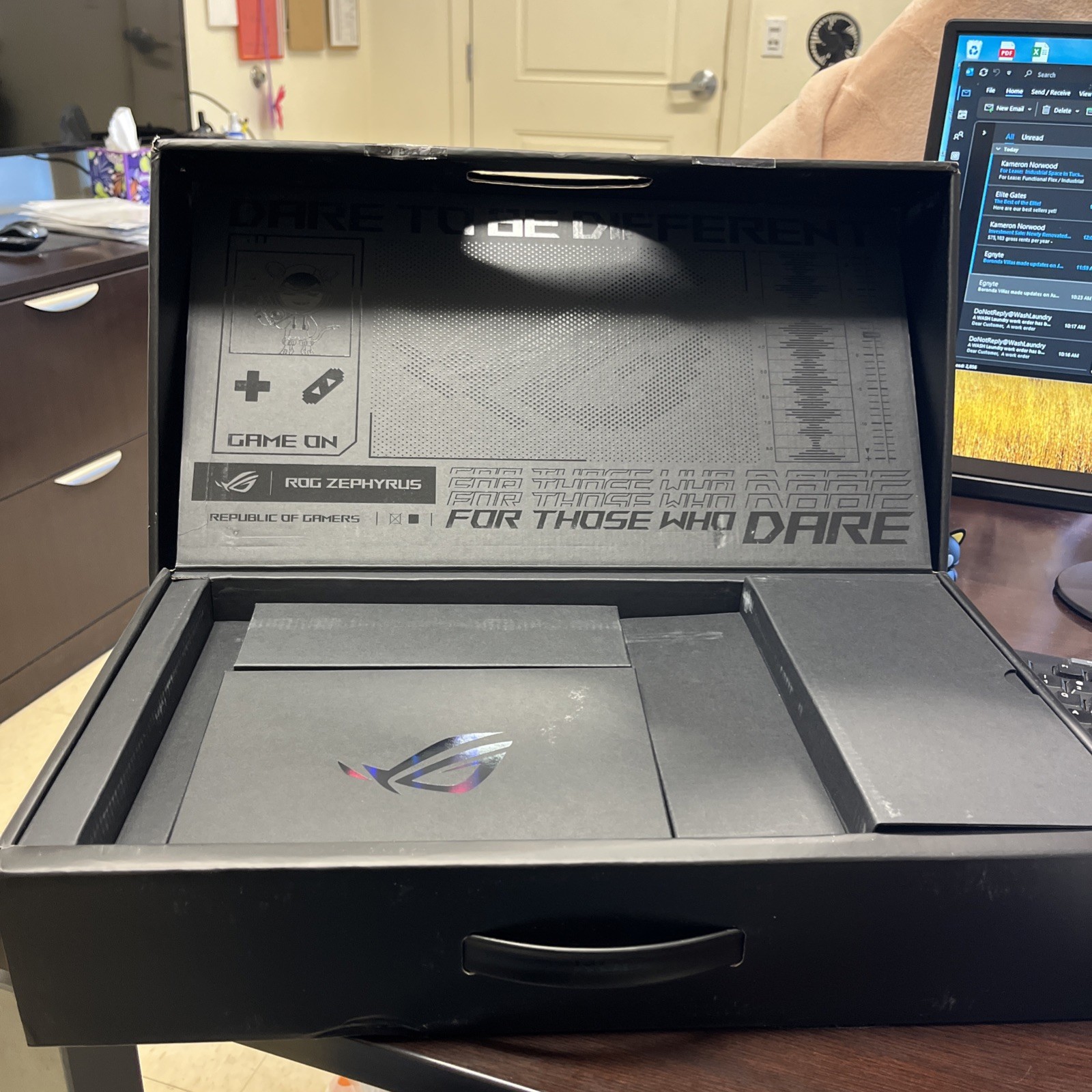 ASUS ROG Zephyrus G14 Ryzen 9 7940HS RTX4070 2023 Moonlight White