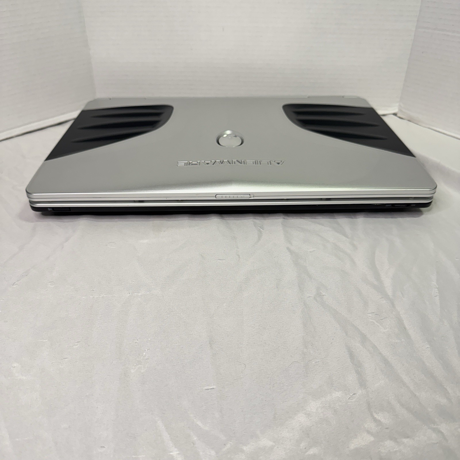Alienware M5700i R2 17” Windows Vista Ultimate Area 51 Vintage Gaming Laptop
