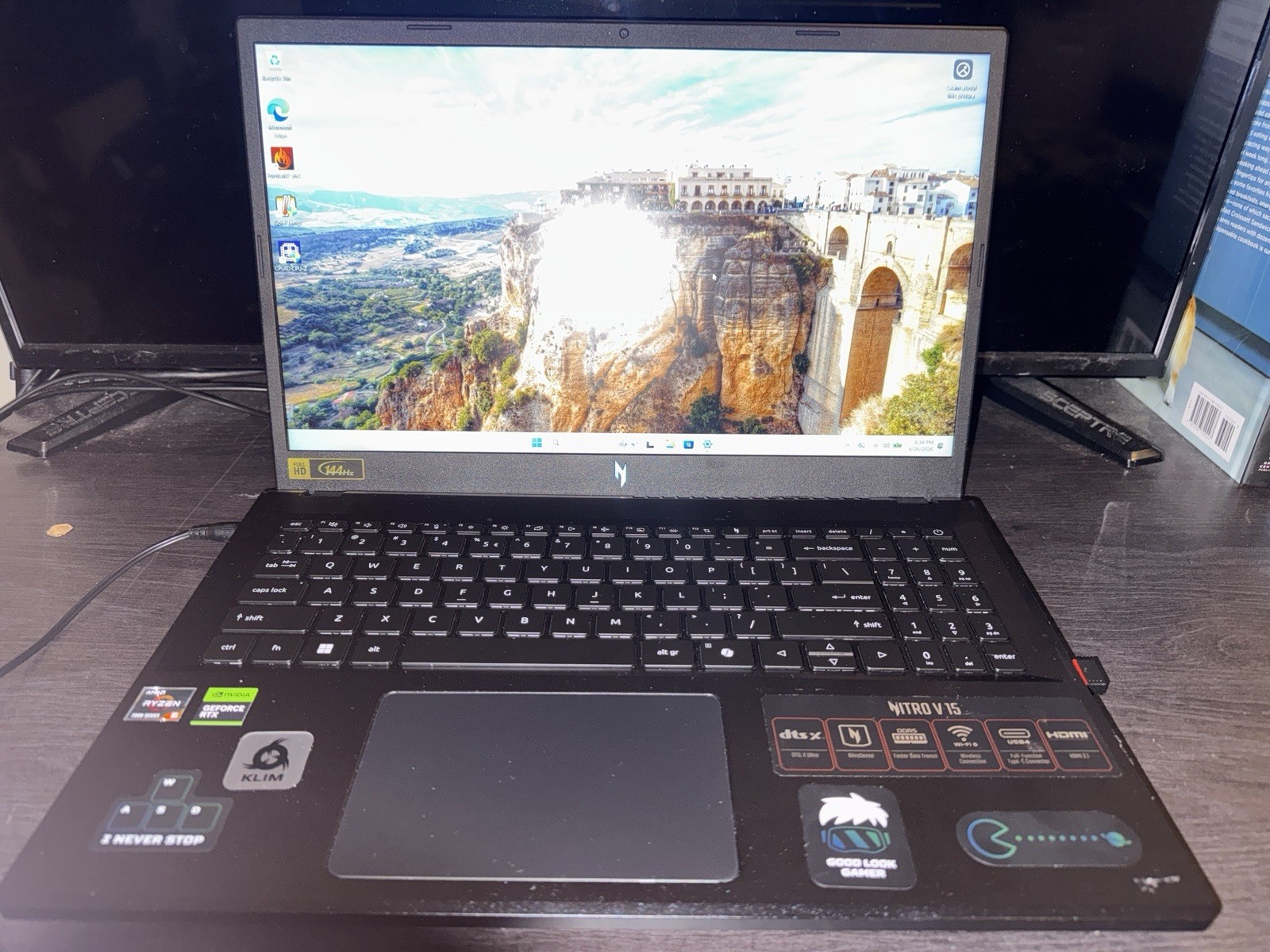 Acer Nitro V RTX 4050, Ryzen 5 3.3Ghz 16GB DDR5, 128gb Ssd RUNS GREAT! READ DESC