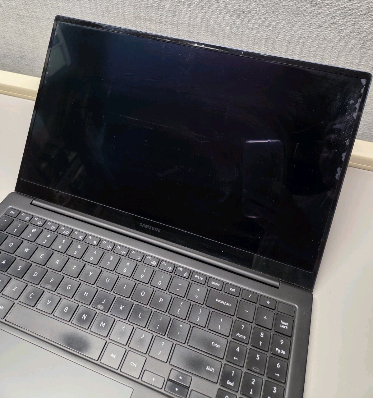 Samsung Galaxy Book Pro NP950XDB 15.6″ Intel Core i7 11th Gen *NO SSD-AS IS-READ
