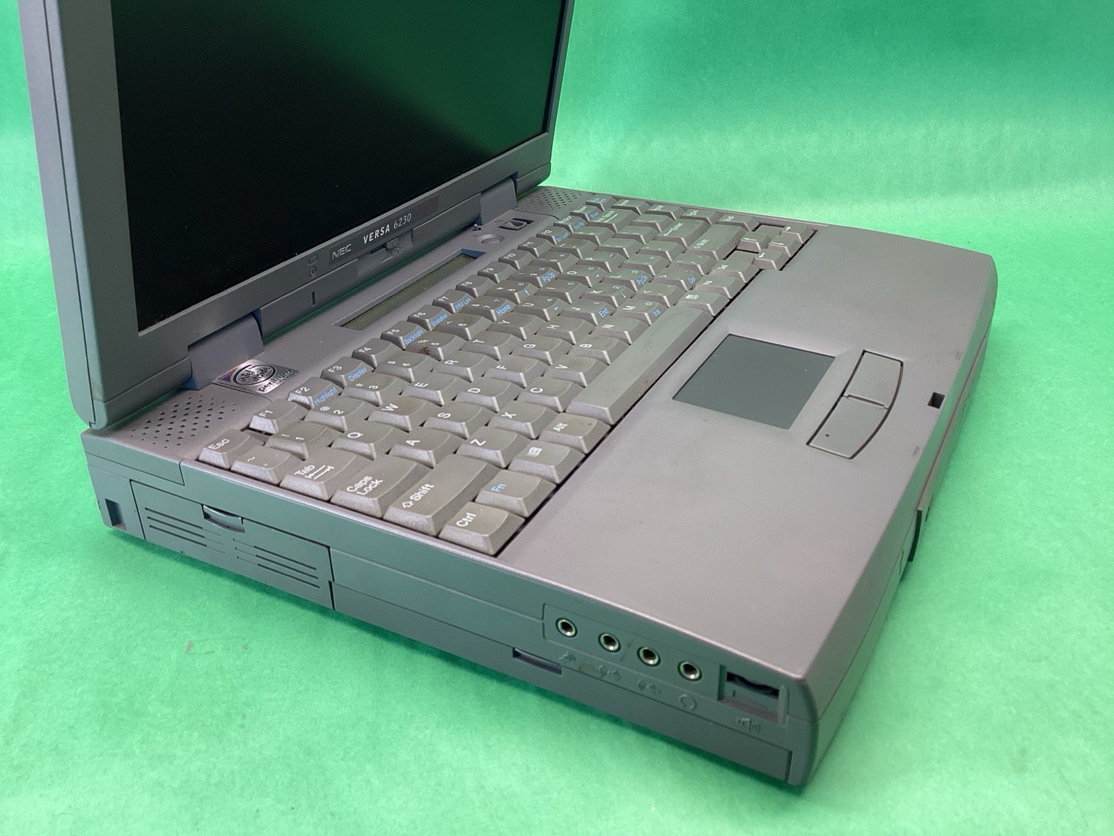 NEC Versa 6230 Vintage Windows 95 Laptop – NO HARD DRIVE – UNTESTED