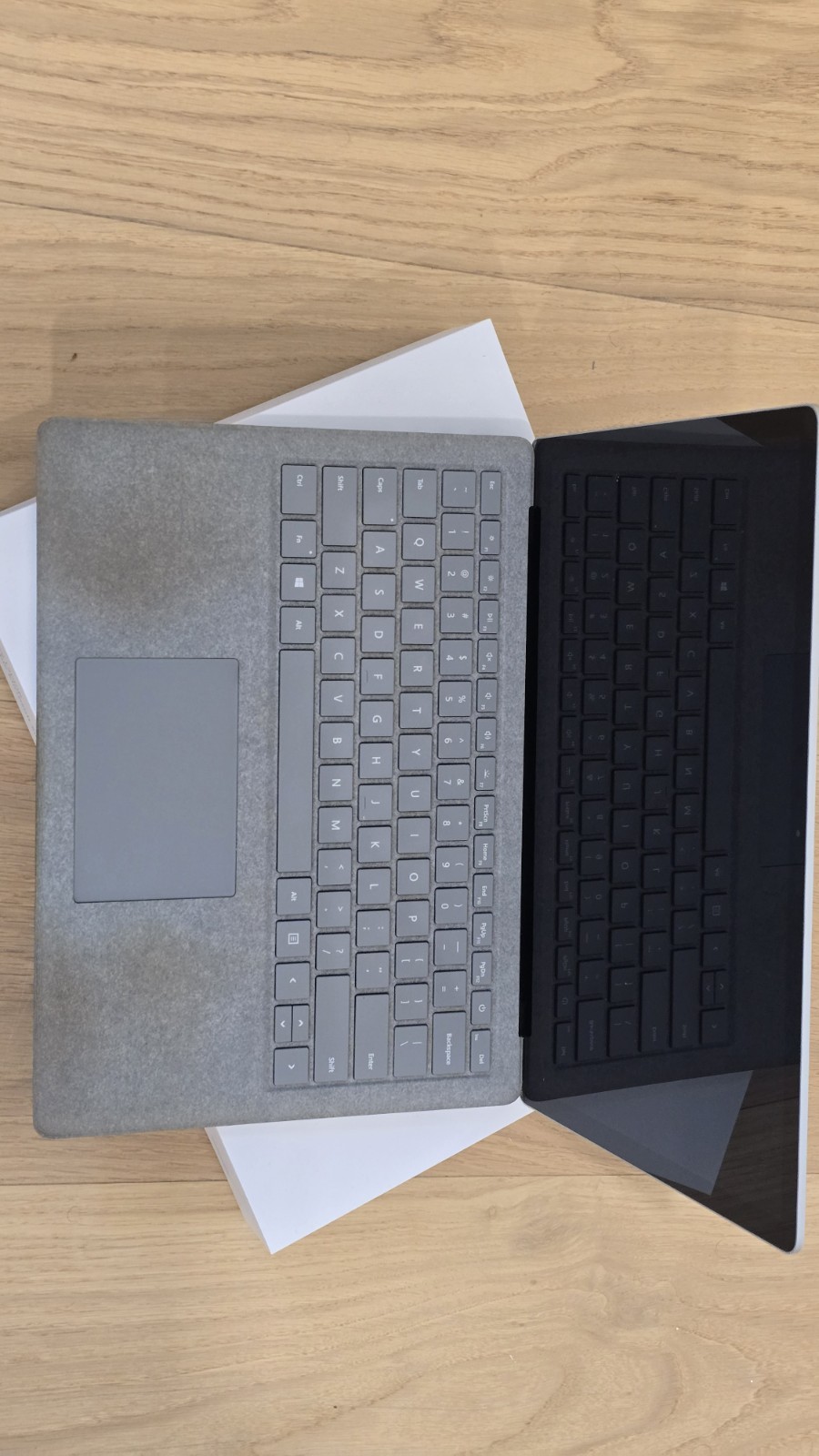 Microsoft Surface Laptop 13.5″ (256GB SSD, Intel Core i7-7660U, 2.50GHz, 8GB
