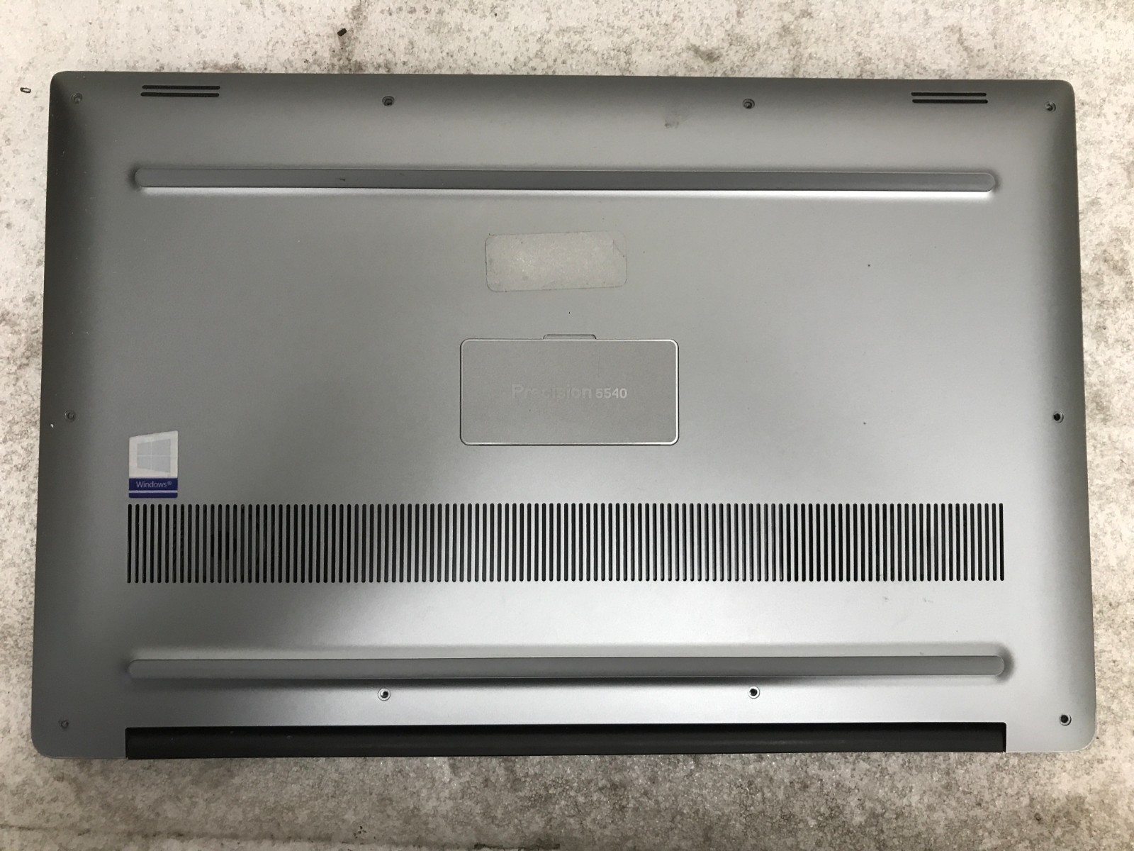 Dell Precision 5540 / Intel Core i9-9880H 2.30GHz / 8GB RAM / No SSD