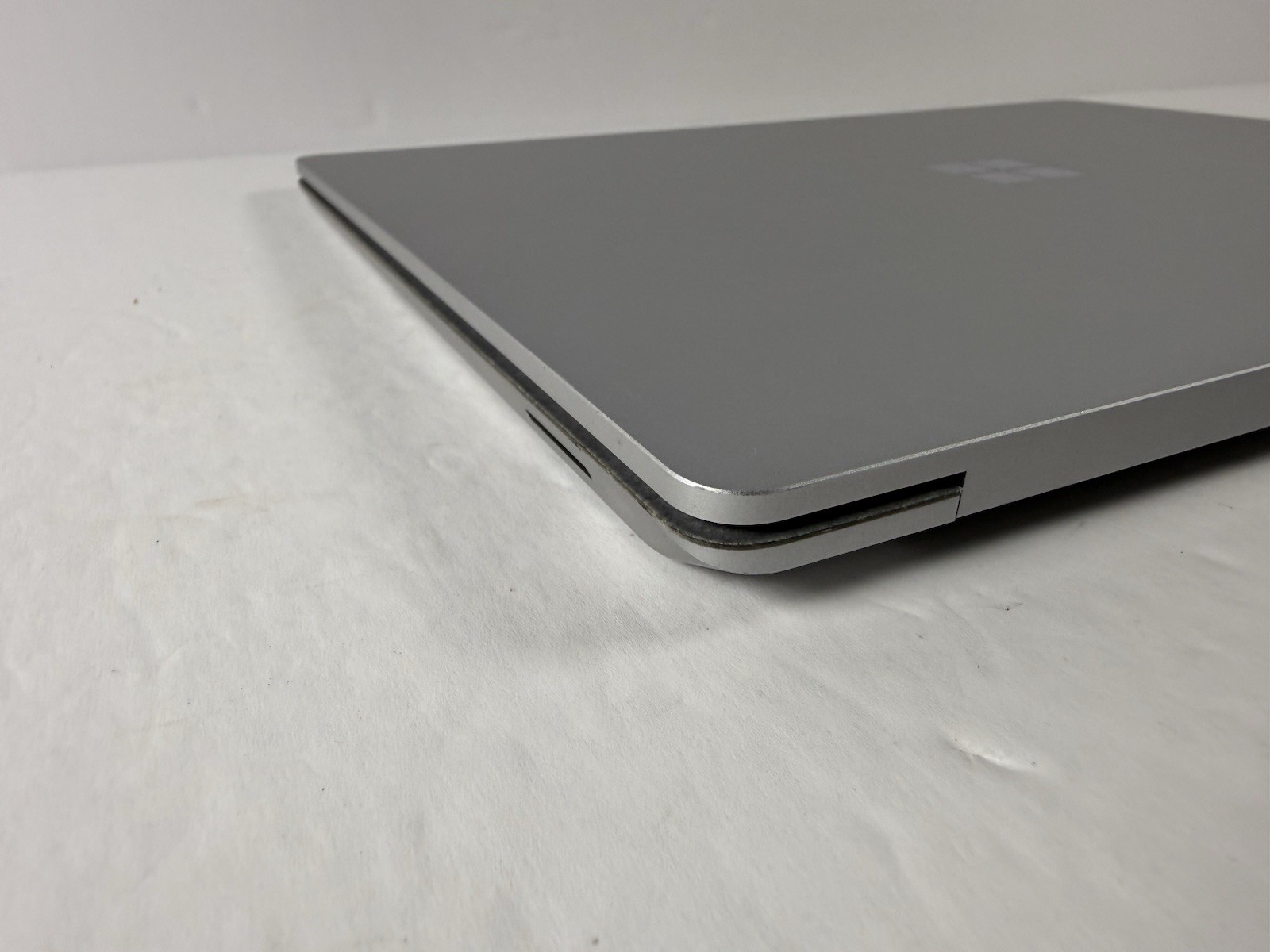 Microsoft Surface Laptop 5 13.5” 1950 Intel Core i7-1265U 16GB RAM 512GB NVME