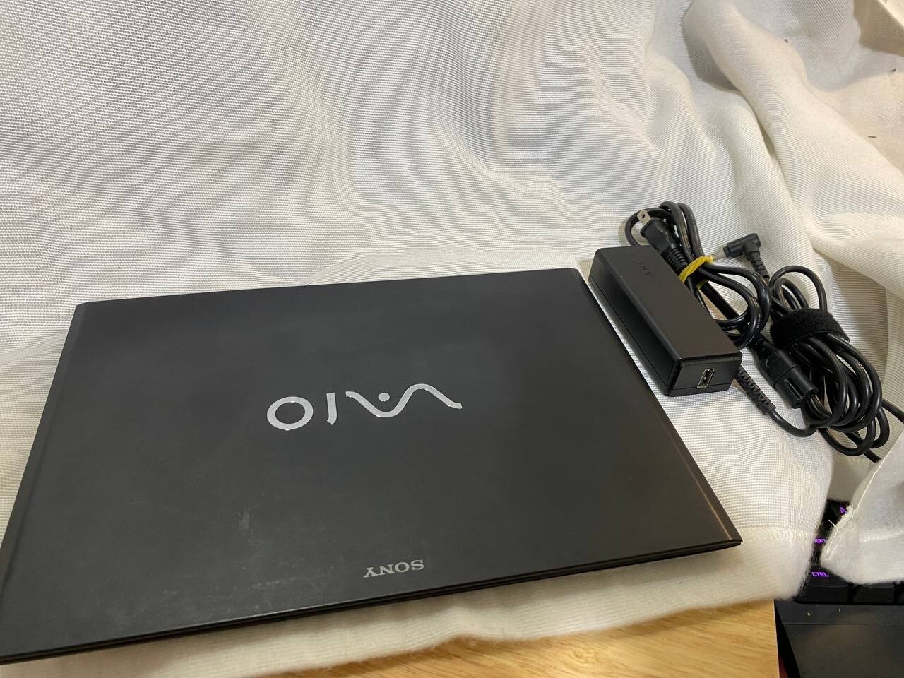 Sony vaio Svp1121a1j 11.6″ Intel Core i7-4500u ram4g ,ssd Ss 250gb , Free ship