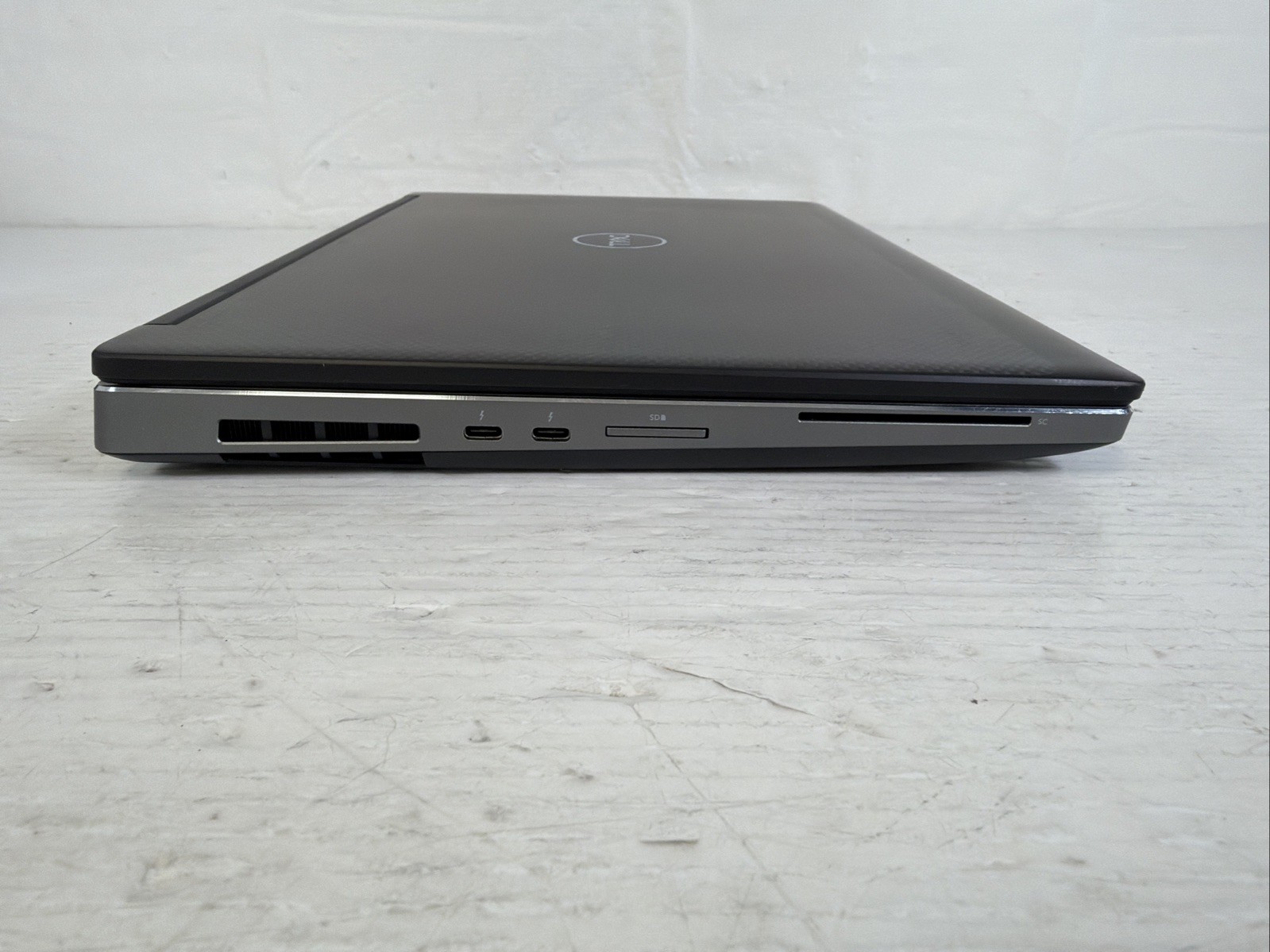 Dell Precision 7530 Intel i7-8850H 8GB NO SSD/OS Quadro P2000 15.6″ Excel Batt