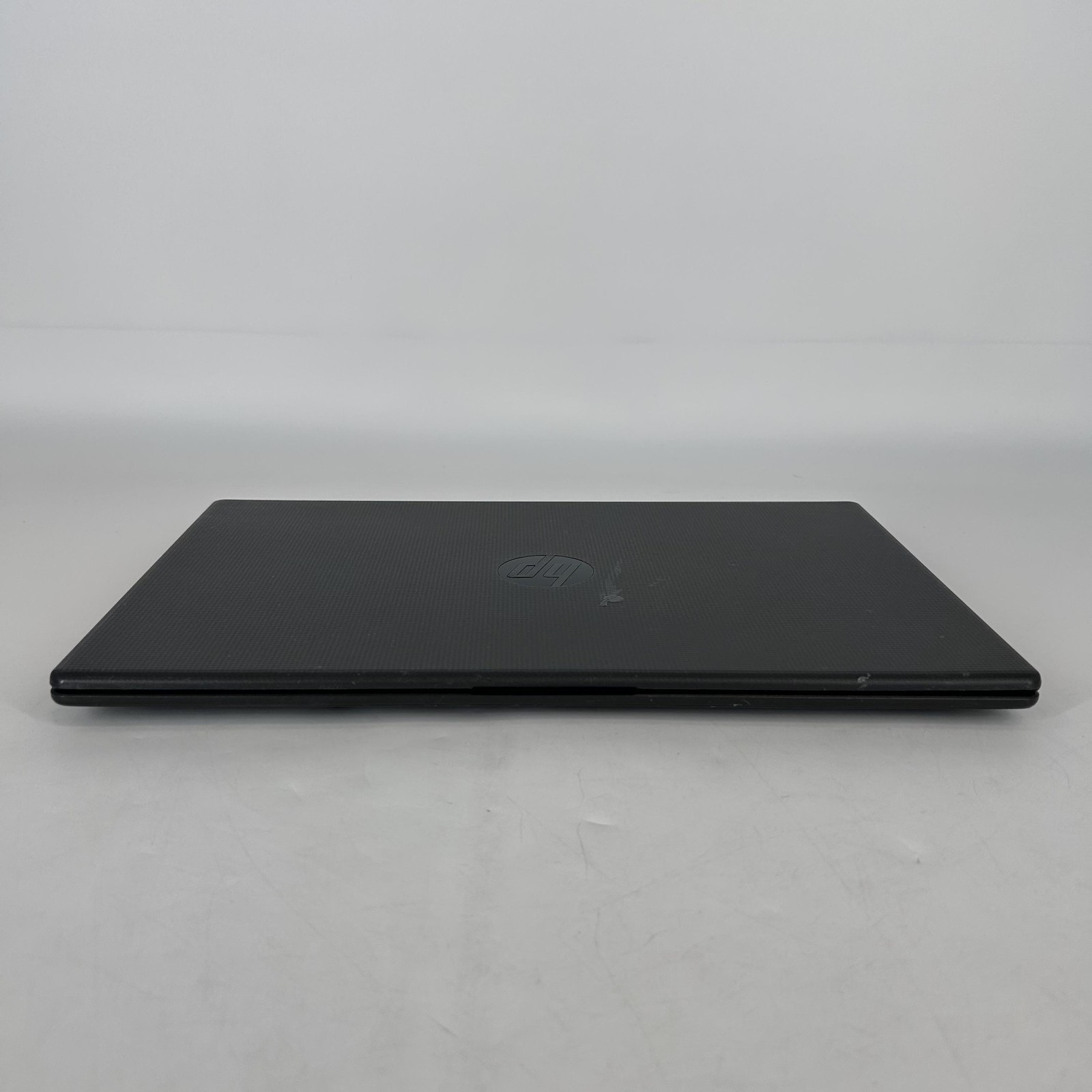HP 255 G10 15.6 Silver HD 2.0 GHz Ryzen 3 7320U 8GB RAM 256GB SMOKE/HERBAL ODOR