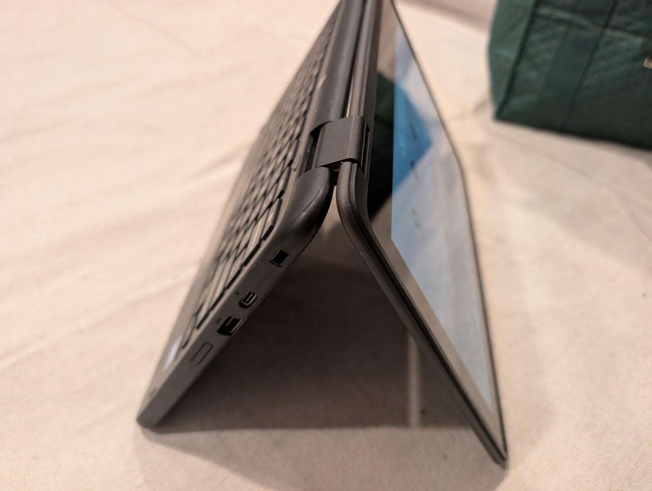 Dell 3310 2 In 1 Chromebook with TOUCHSCREEN