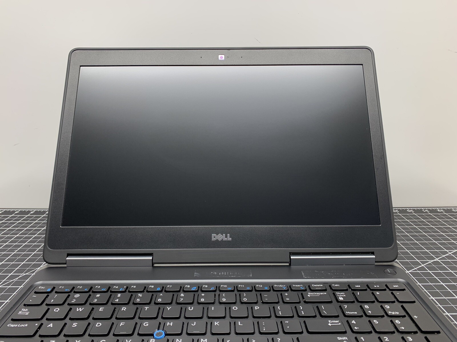 Dell Precision 7520 CORE i7 7th Gen | NO RAM/SSD | DEAD | #T871
