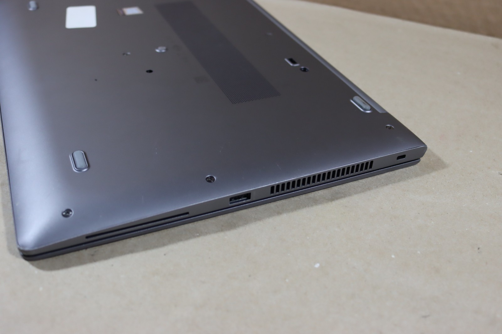 HP ZBook 15U G6 15.6” (256GB SSD Intel Core i7-8665U 8GB RAM) AMD Radeon