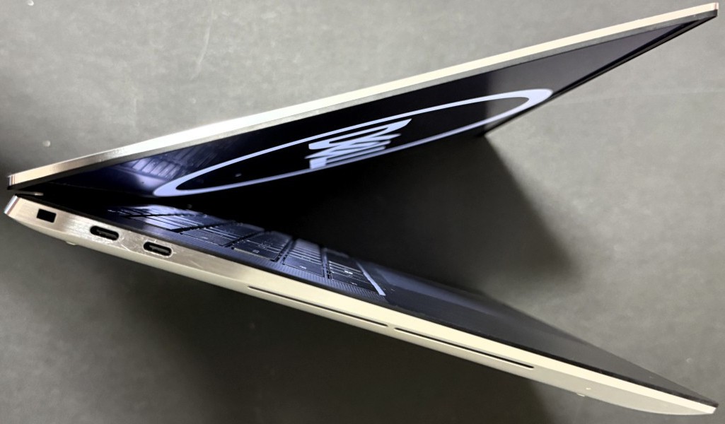 Dell XPS 15 9510 Gaming Laptop i7-11800H 32 GB RAM 1TB SSD Nvidia RTX 3050 Ti