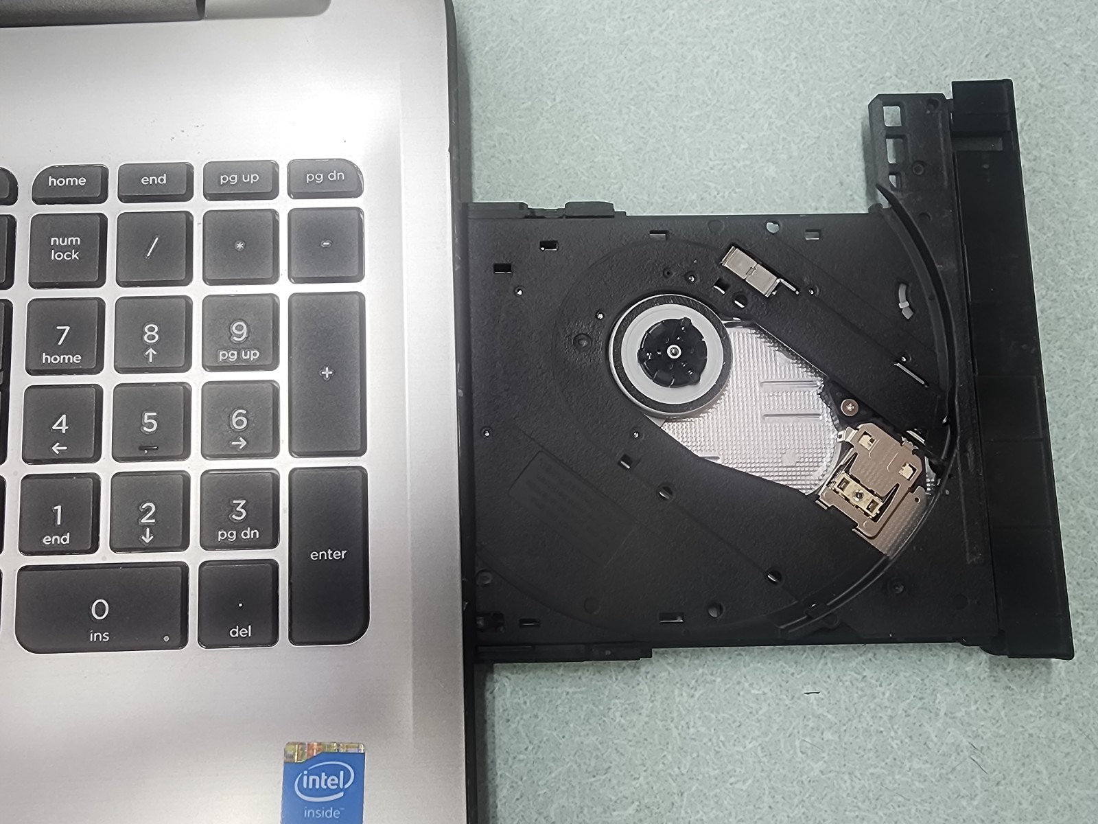 Used HP Pavilion Series 15″ Laptop. Intel Core i3 Processor/16GB RAM/147GB HDD.