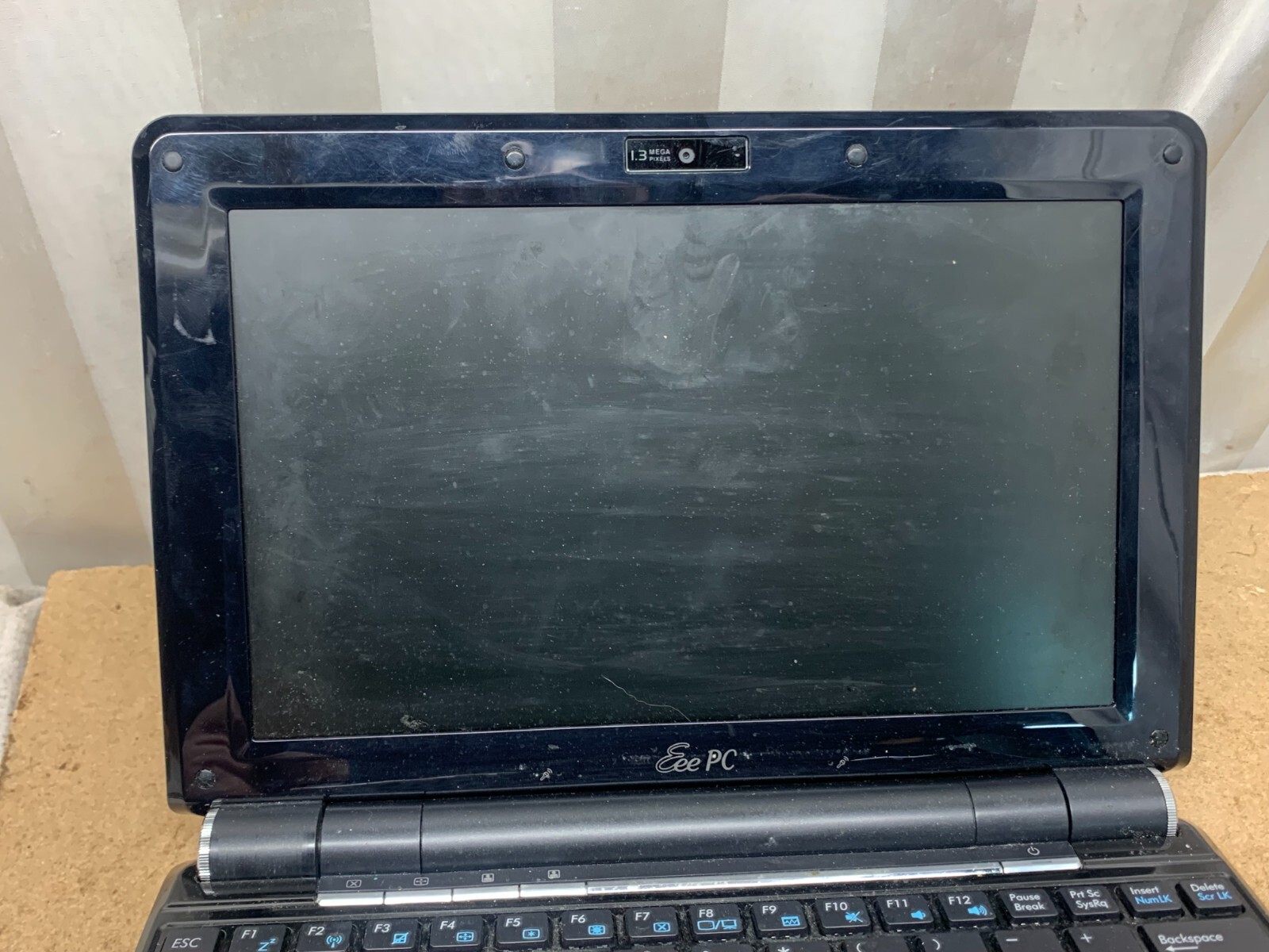 Asus Eee PC100HE Laptop Notebook Computer 10″ AS IS PARTS REPAIR