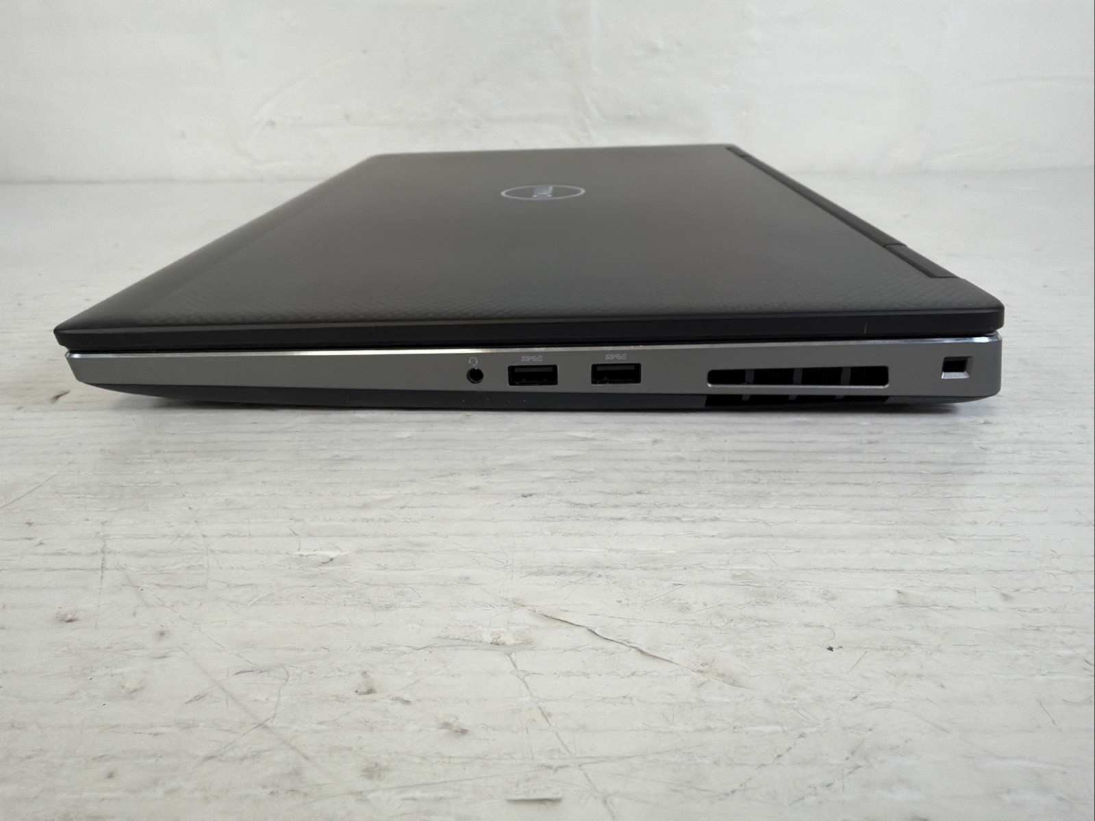 Dell Precision 7530 Intel i7-8850H 8GB NO SSD/OS Quadro P2000 15.6″ Excel Batt