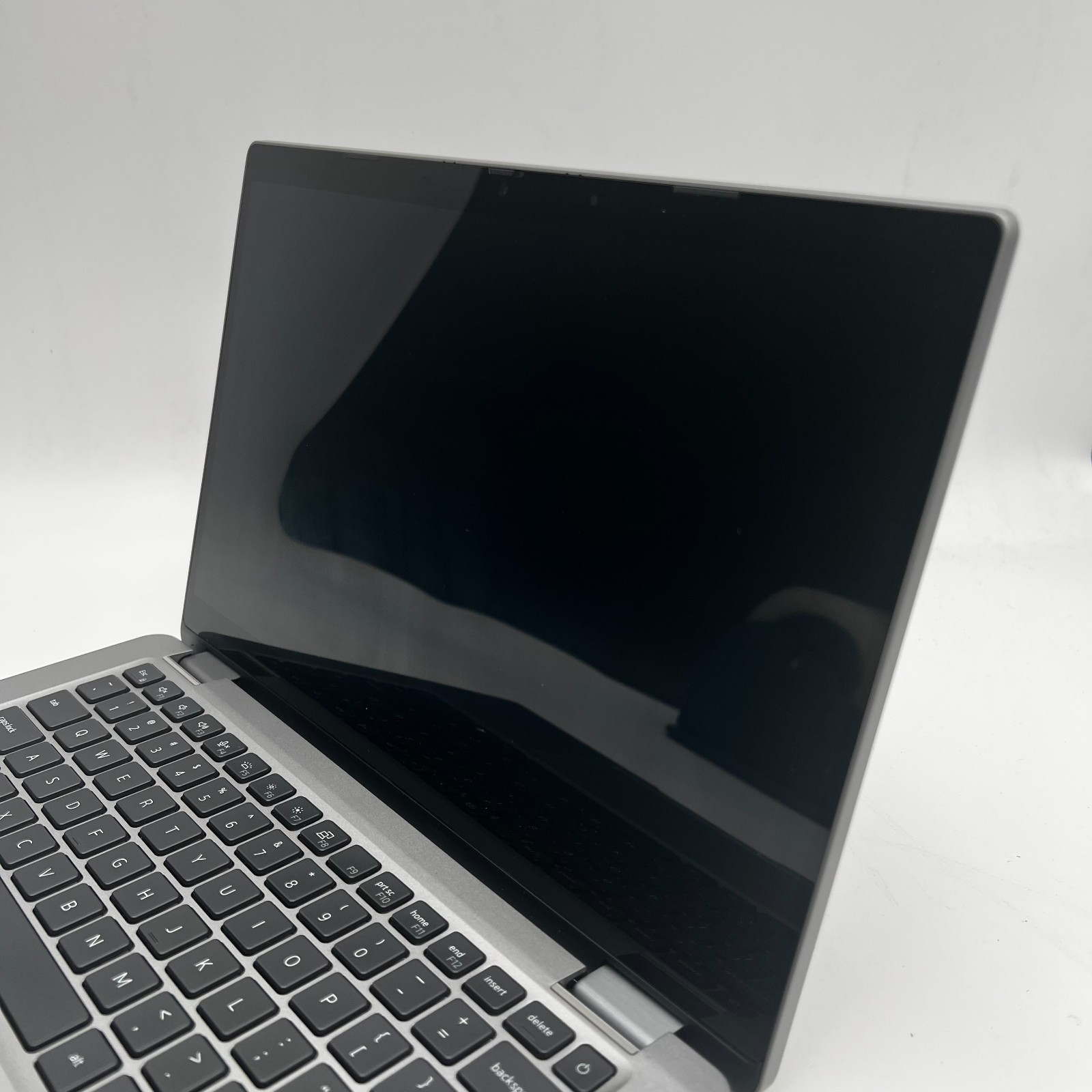 Dell Latitude 5330 13″ i5-1235U 8GB RAM 256GB SSD No OS | TESTED USED – GOOD