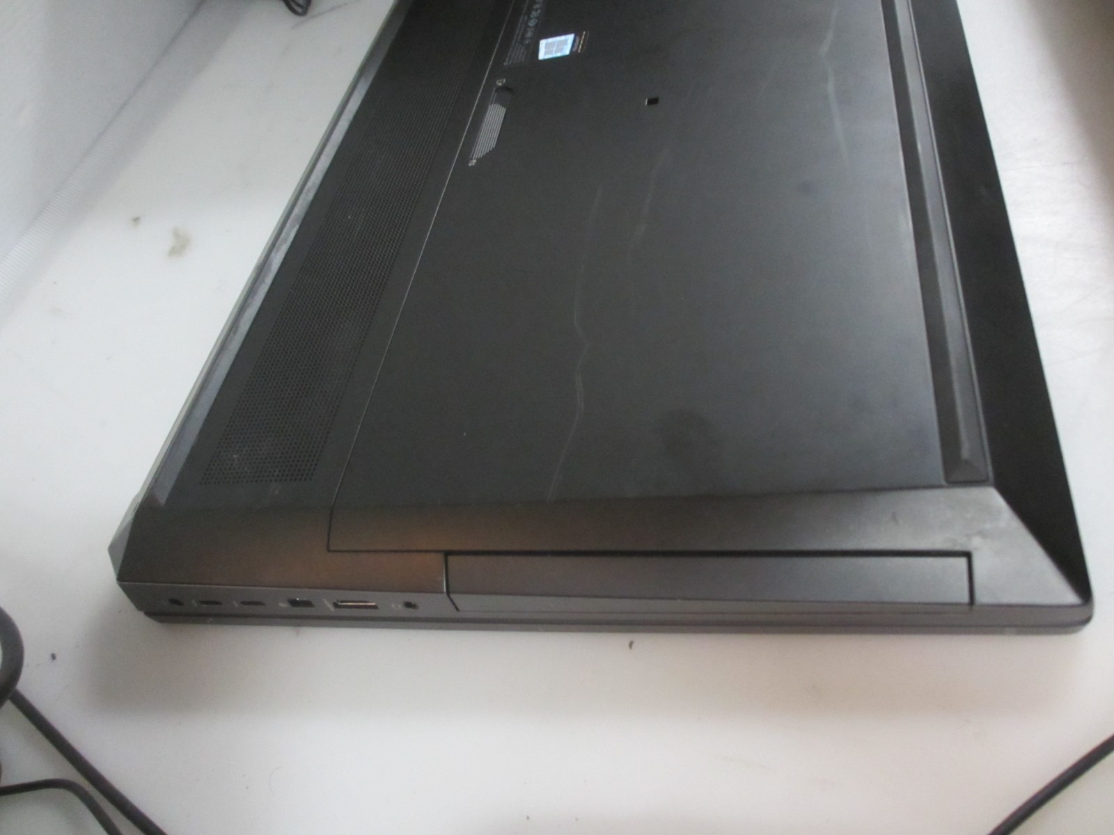 HP ZBook 17 G5 i5-8300H 2.3GHz 16GB 240GB M2SSD Laptop + AC UBUNTU READ