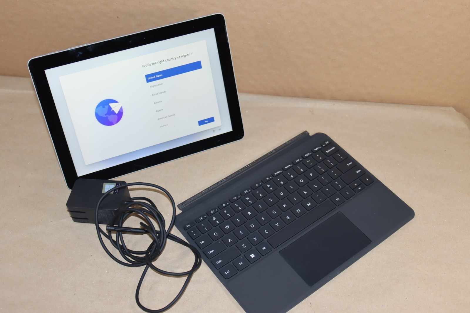 Microsoft Surface Go LTE 1825 10.5″ 8GB RAM 128GB SSD Cellular + Wifi