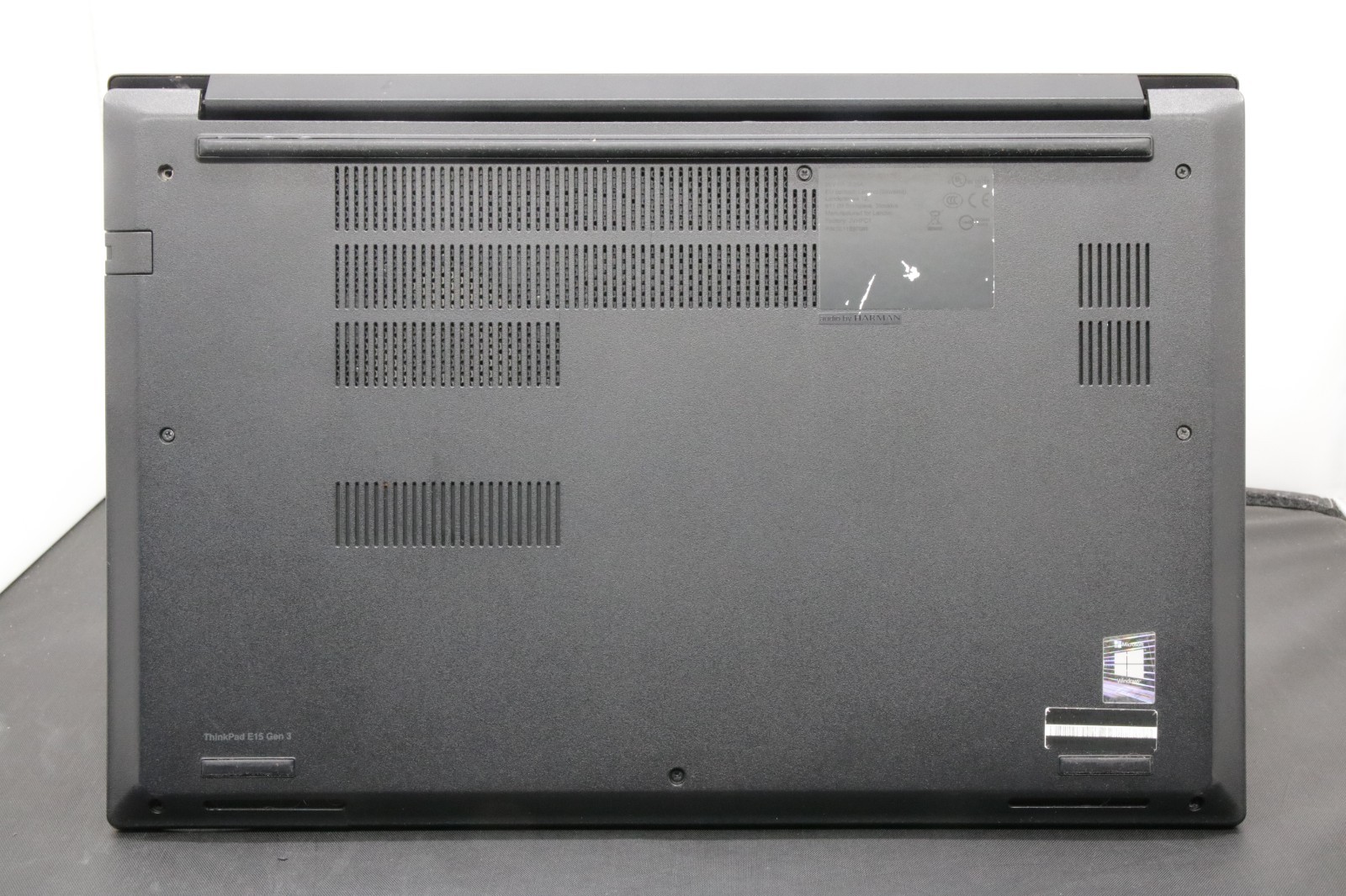 Lenovo ThinkPad E15 G3 – Ryzen 7 5700U – 8GB, 256GB, Windows 11, 15.6″ +Adapter