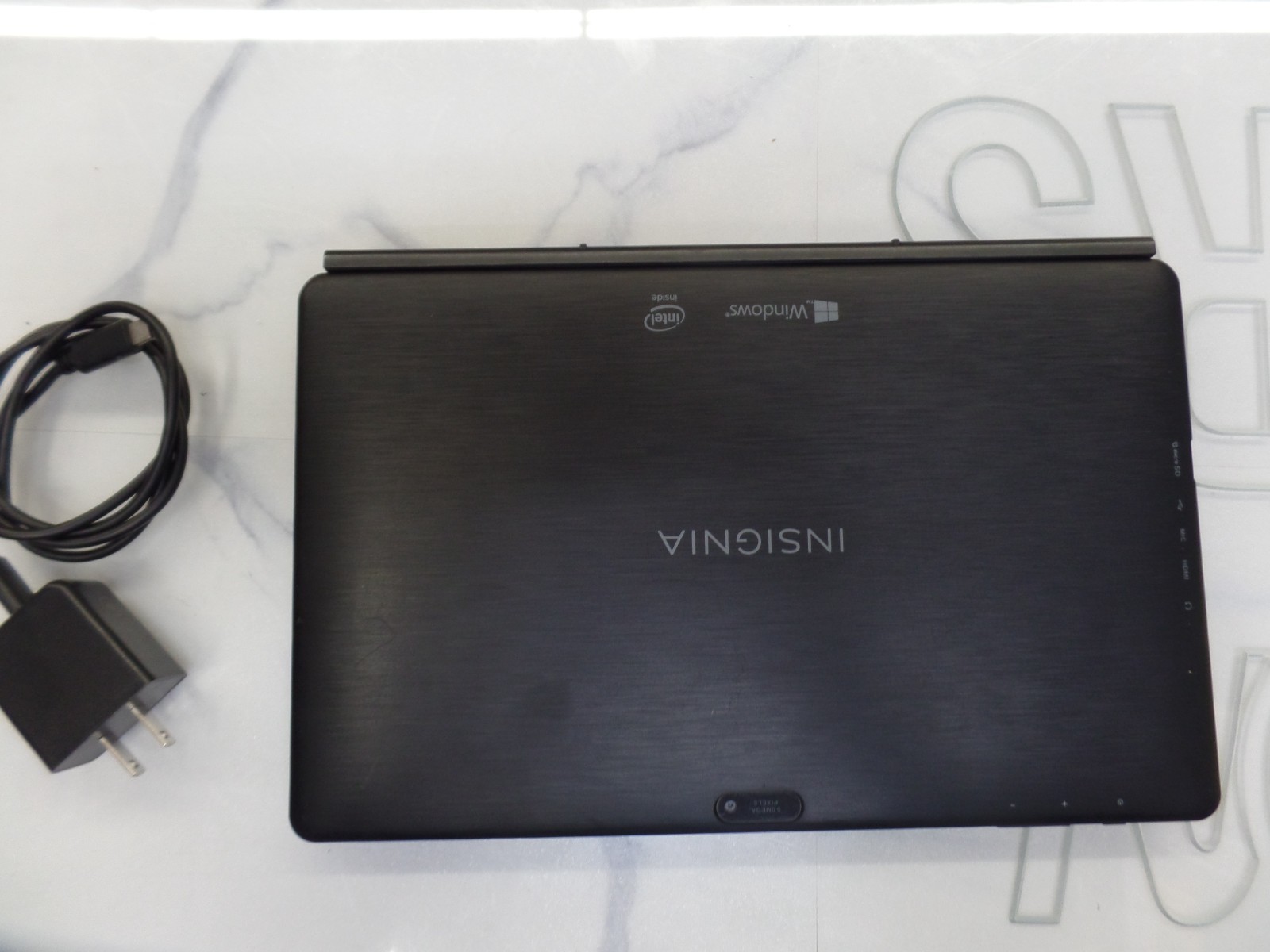 11.6″ Insignia NS-P11W7100 2GB 32GB Windows 10 1.44Ghz Intel Laptop Black