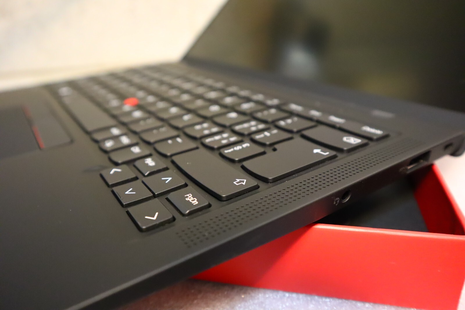 4TB SSD/32GB SWISS SWISS LENOVO THINKPAD X1 CARBON G9 TOUCH i7-1165G7 GAR