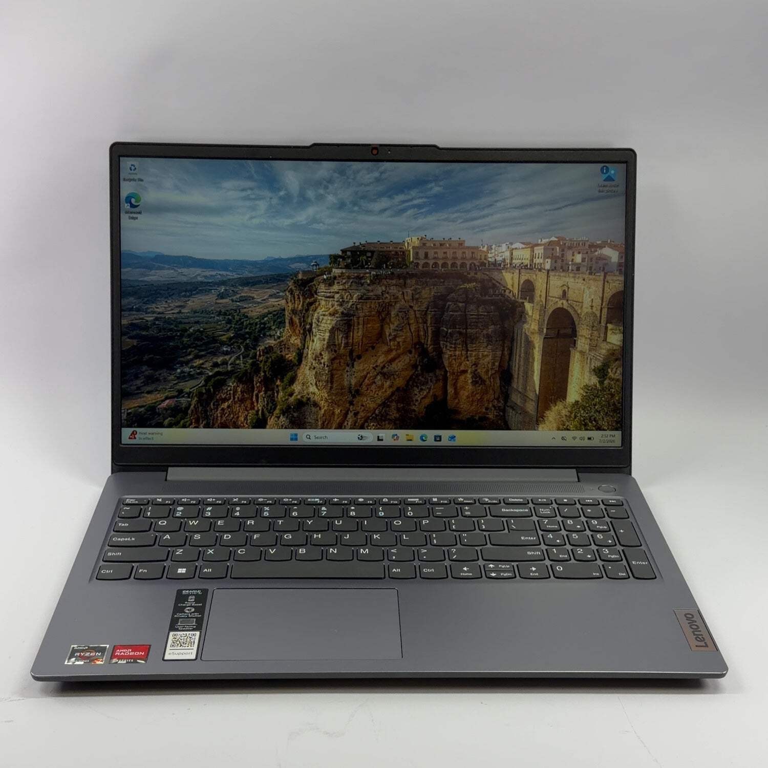 Lenovo IdeaPad Slim 3 15ABR8 15.6″ Ryzen 7 5825U 2.0GHz 16GB RAM 512GB SSD