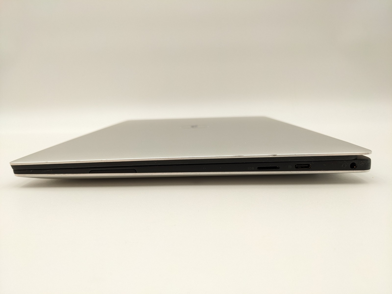 Dell XPS 9370 13″ UHD 4K Touch I7-8550U 512GB 16GB W11P Backlit FP Reader IRCam