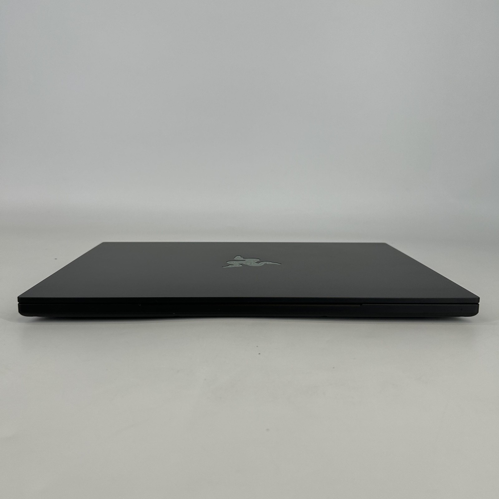 Razer Blade 14 120Hz QHD+ 2025 2.0GHz Ryzen AI 9 365 32GB 1TB RTX 5070 Excellent